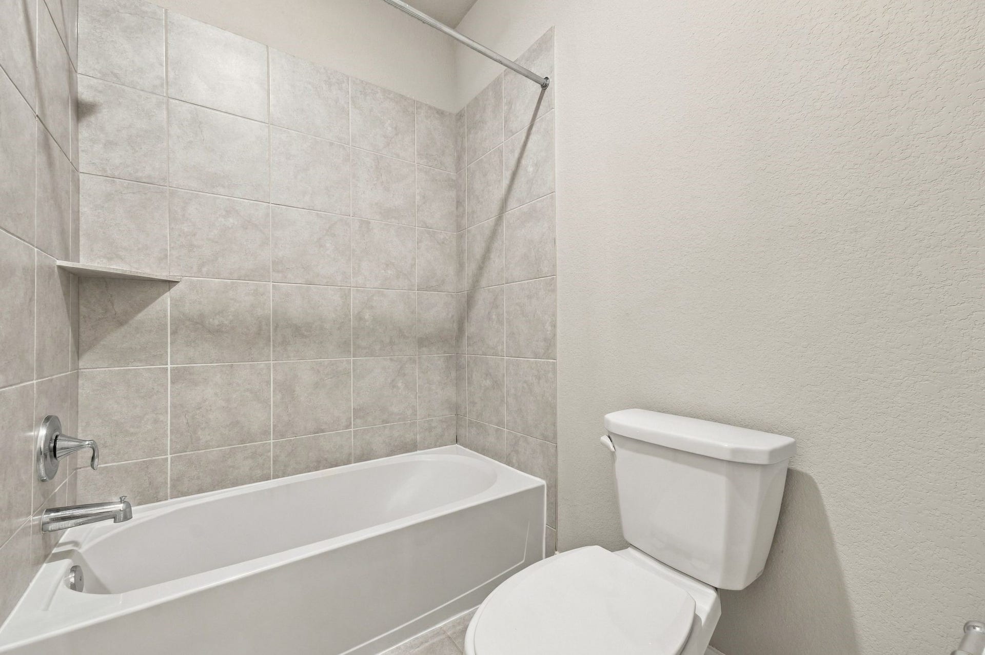 27022 Brighton Valley Way SW, Katy, TX 77494 Tile surround, a deep soaking tub. Simple, clean, done right.