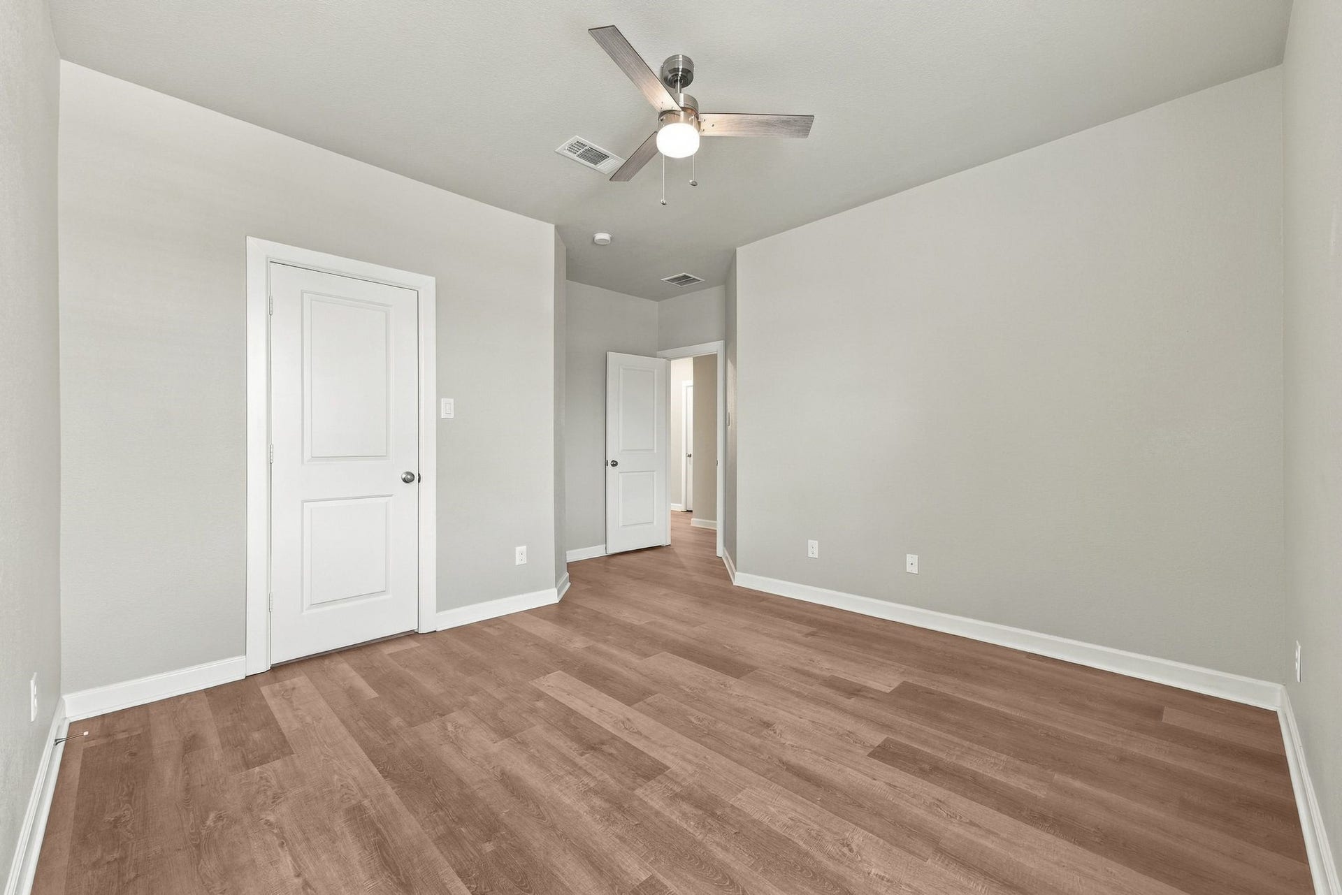 27022 Brighton Valley Way SW, Katy, TX 77494 Another bedroom, another blank canvas. Move in and make it yours.