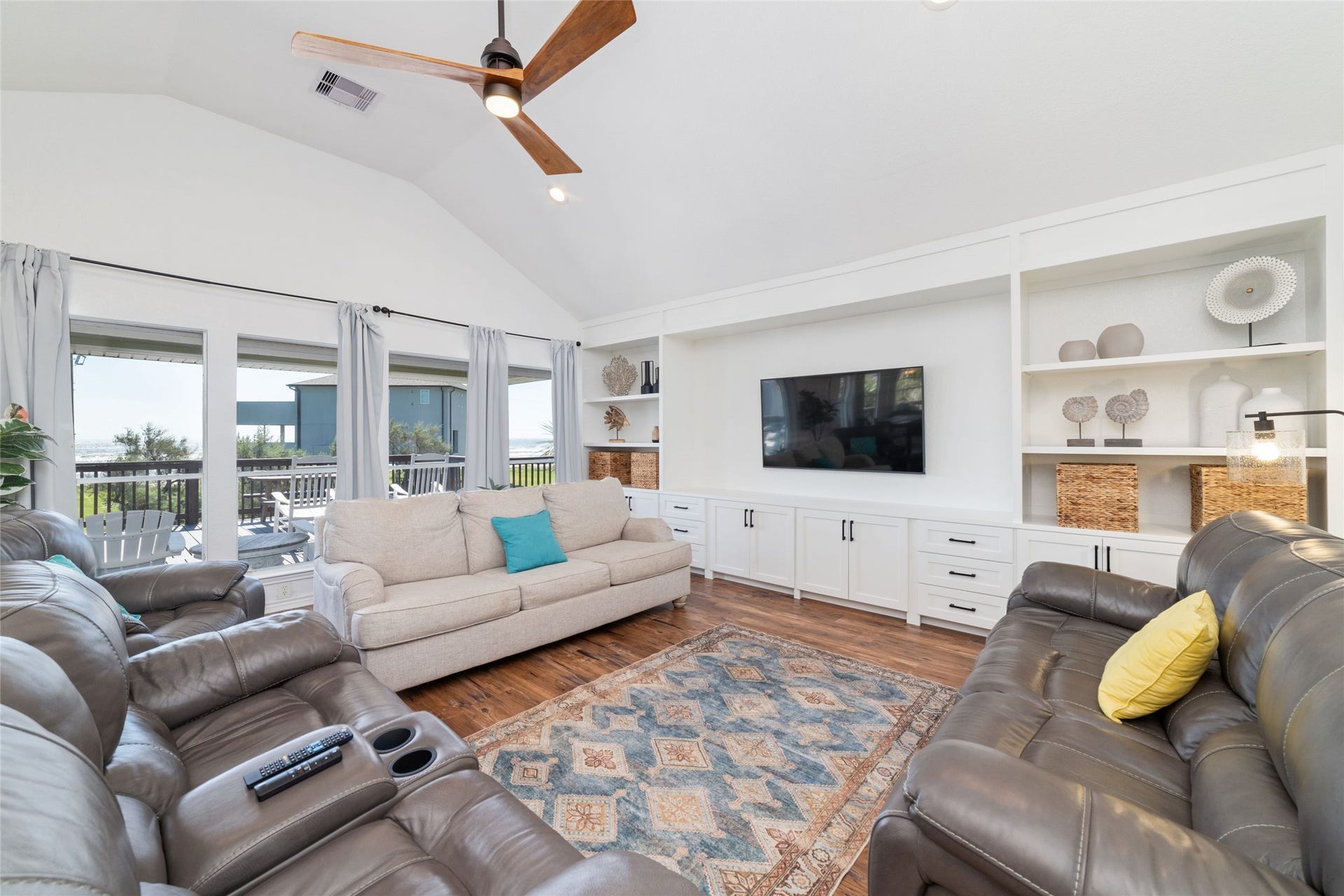 18506 E De Vaca, Galveston, TX 77554 18506 E De Vaca, Galveston, TX 77554