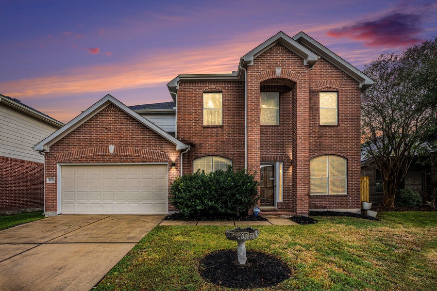 Property photo for 3811 Misty Falls Lane, Friendswood, TX