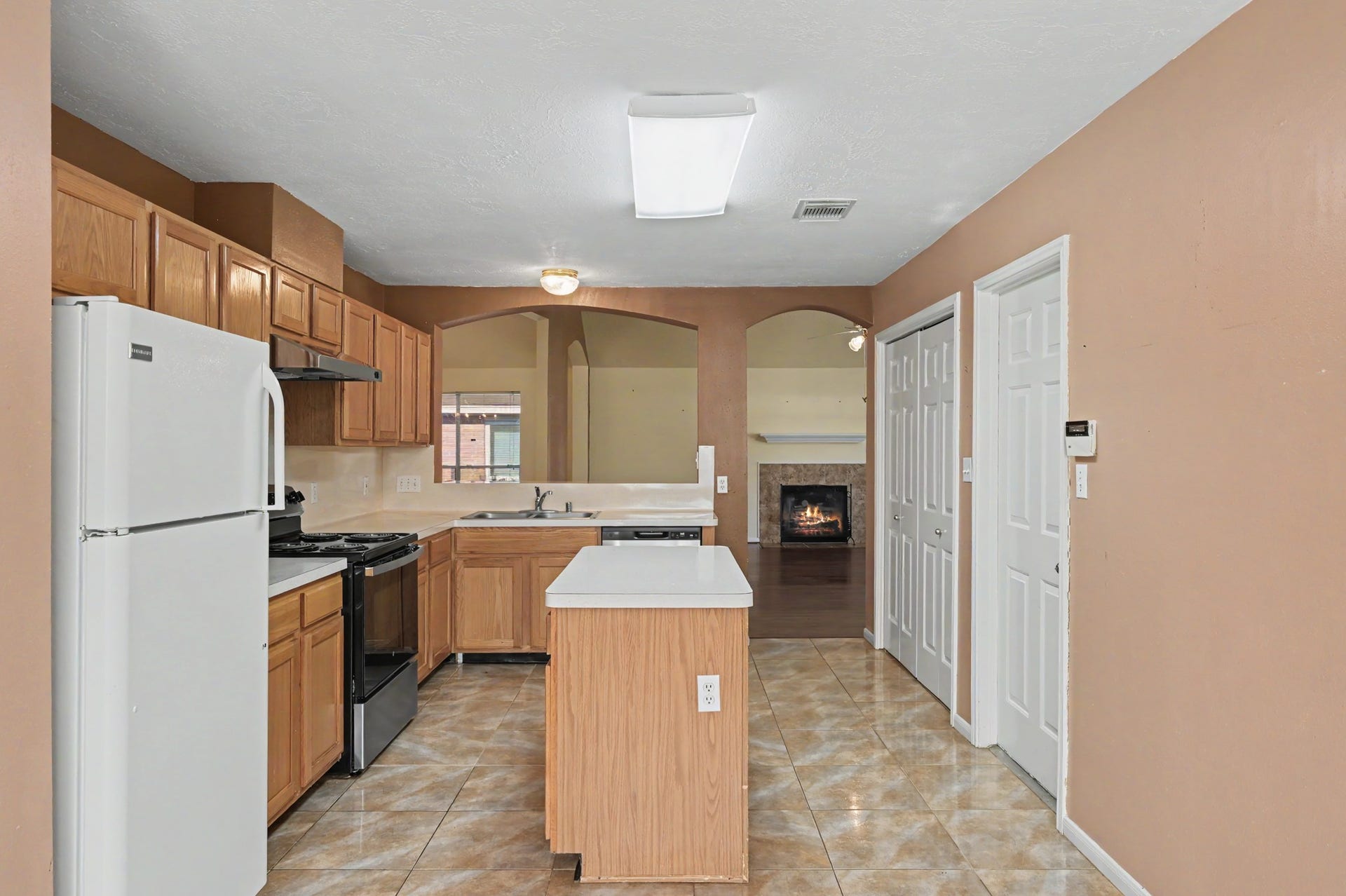 10815 Twin Circles Drive, Montgomery, TX 77356 10815 Twin Circles Drive, Montgomery, TX 77356