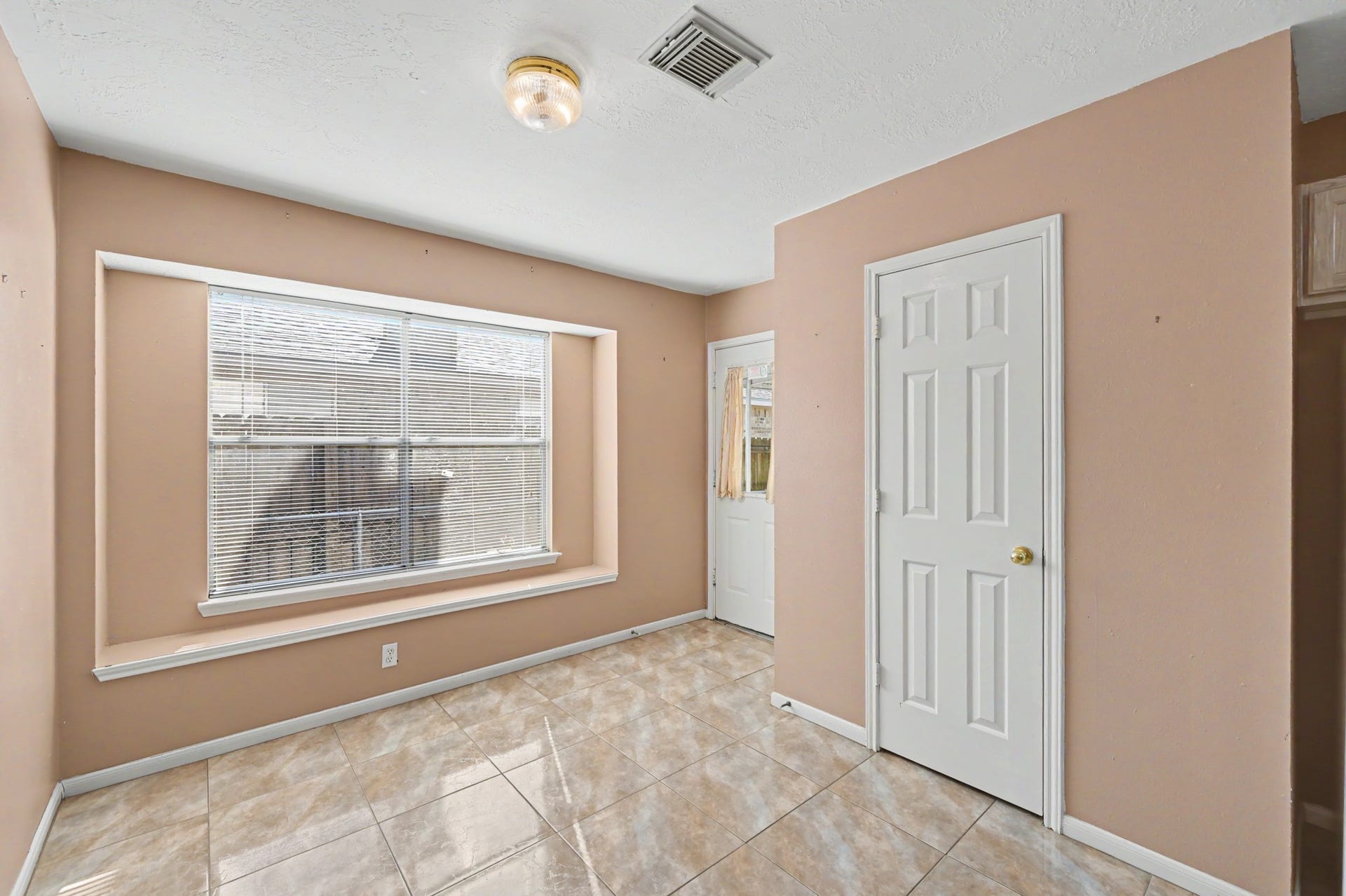 10815 Twin Circles Drive, Montgomery, TX 77356 10815 Twin Circles Drive, Montgomery, TX 77356