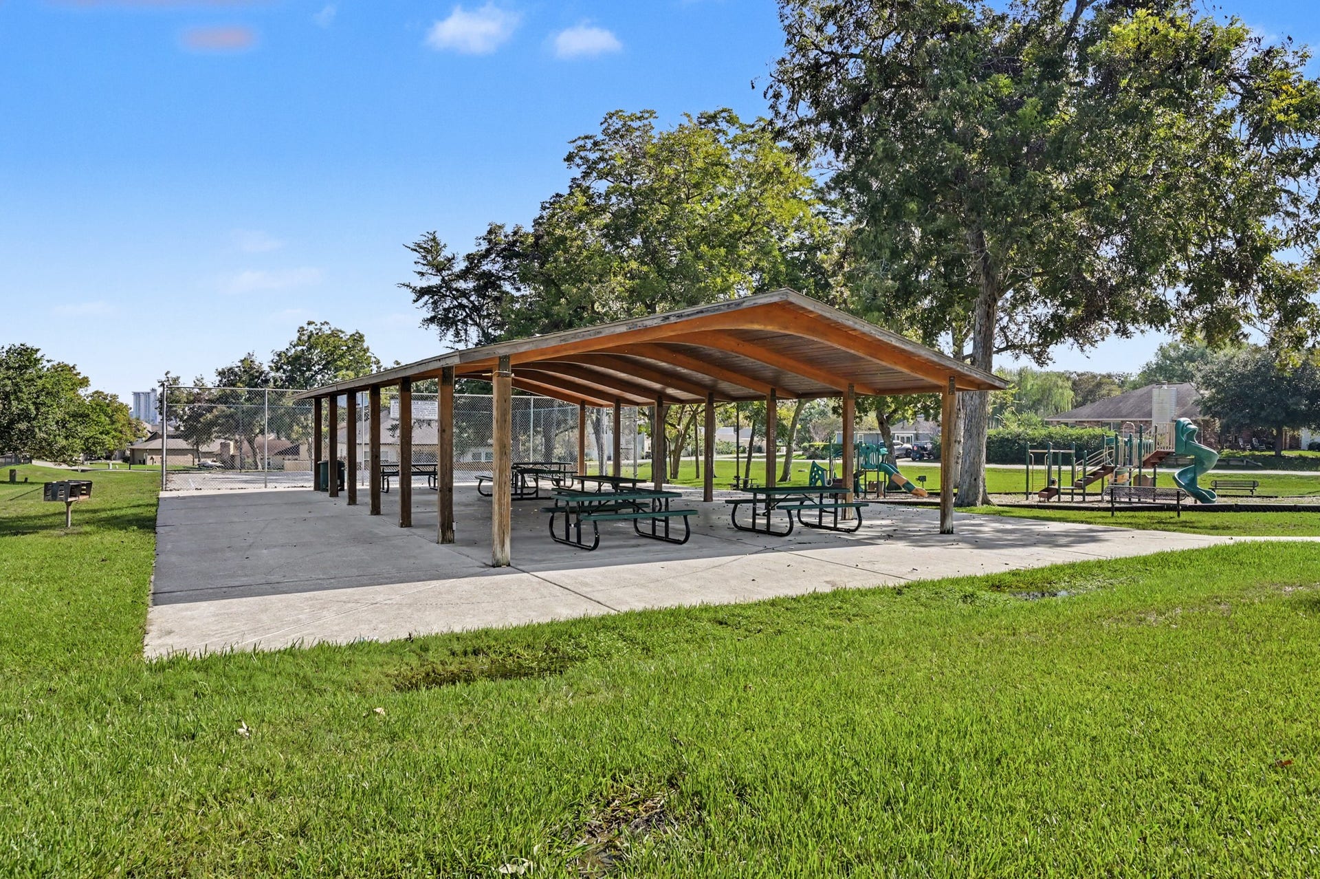 10815 Twin Circles Drive, Montgomery, TX 77356 10815 Twin Circles Drive, Montgomery, TX 77356