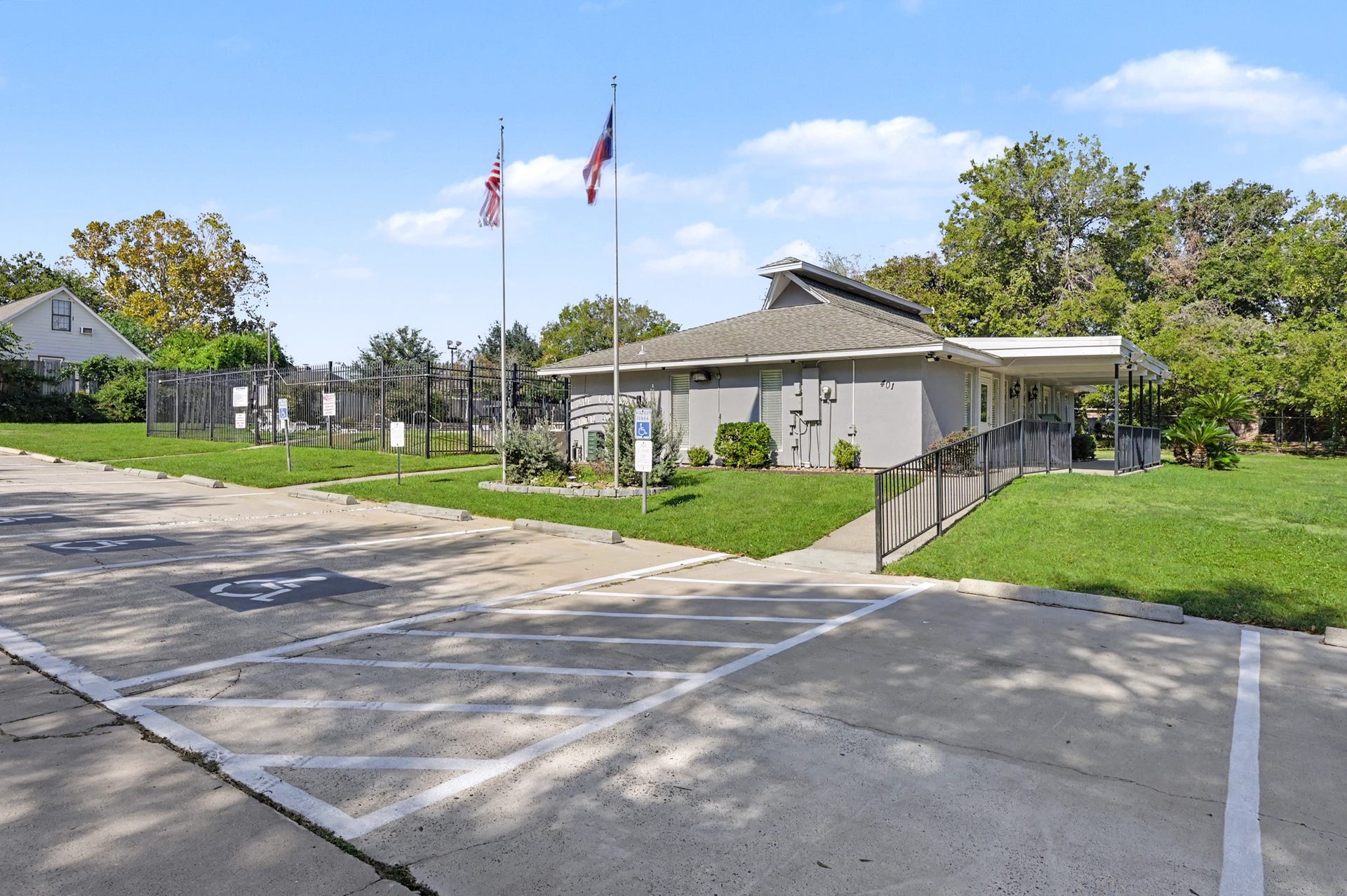 10815 Twin Circles Drive, Montgomery, TX 77356 10815 Twin Circles Drive, Montgomery, TX 77356