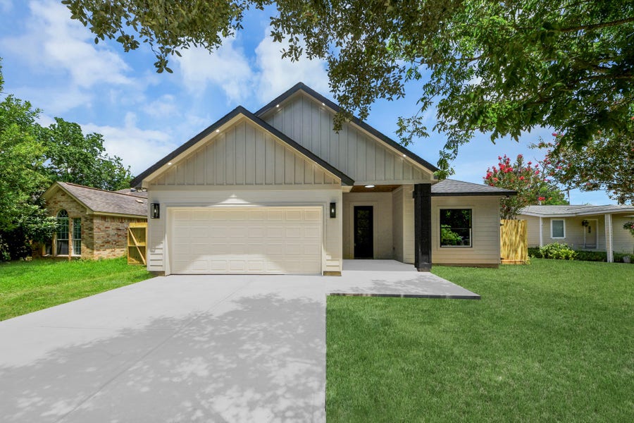 Property photo for 216 W Curtis Avenue, Pasadena, TX