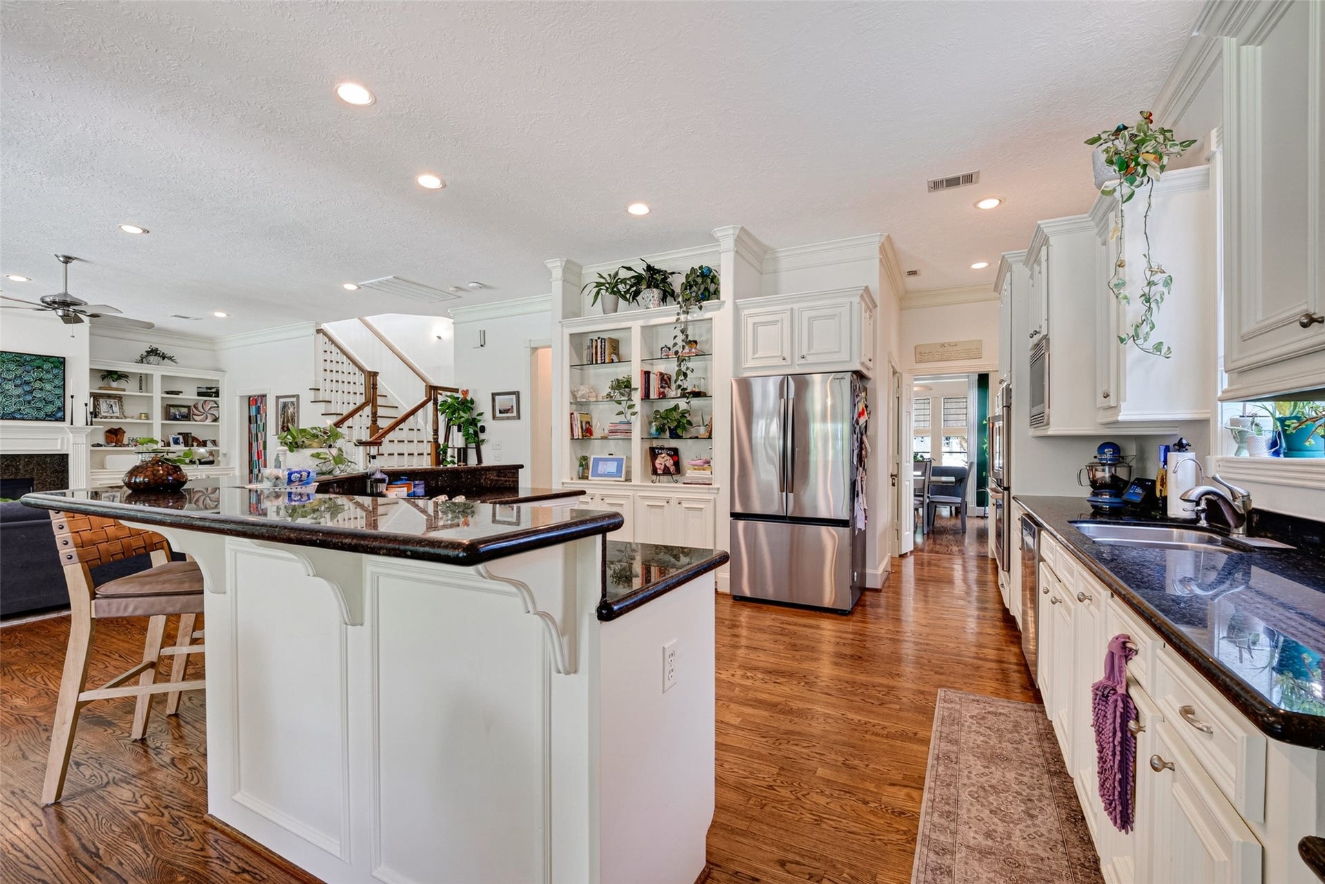 5217 Beech Street, Bellaire, TX 77401 5217 Beech Street, Bellaire, TX 77401