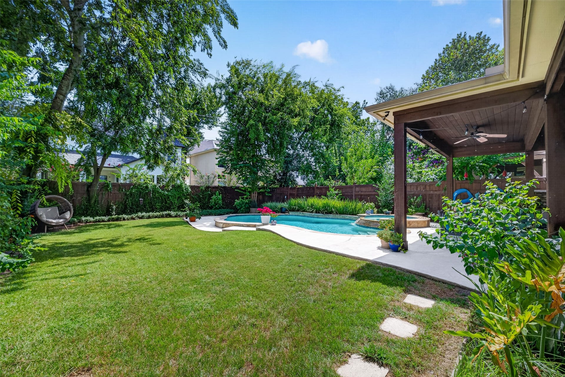 5217 Beech Street, Bellaire, TX 77401 5217 Beech Street, Bellaire, TX 77401