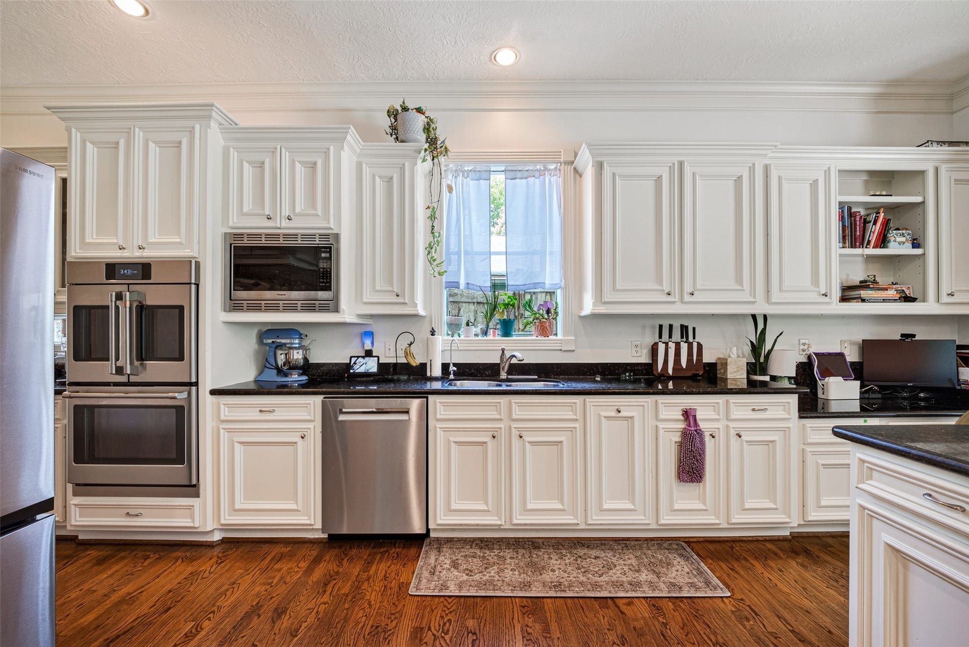 5217 Beech Street, Bellaire, TX 77401 5217 Beech Street, Bellaire, TX 77401