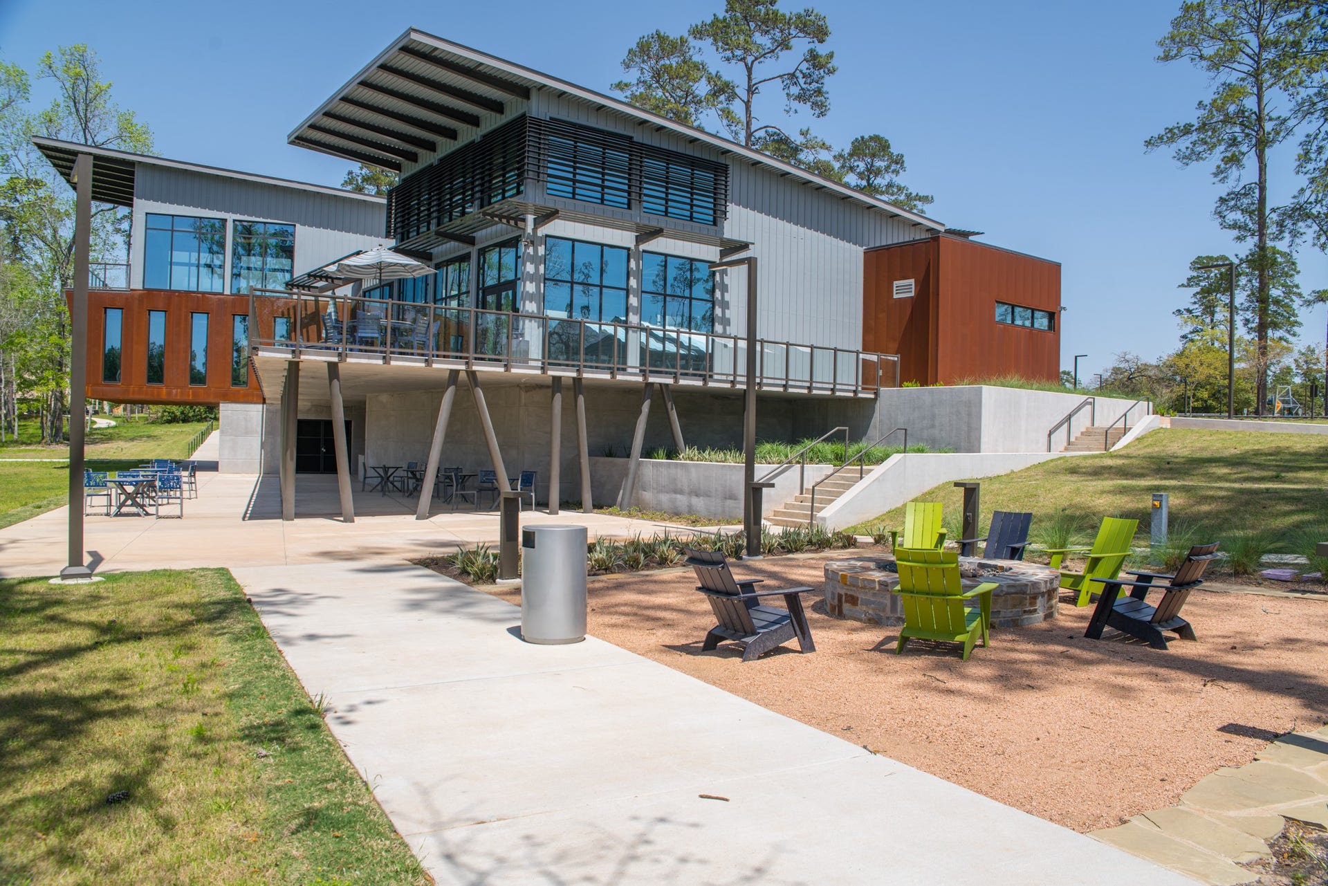 706 Santa Elena Trail, Conroe, TX 77304 Convenient location near 336 Marketplace with Kroger, Starbucks, Torchys Tacos, MOD Pizza, and more at your doorstep.