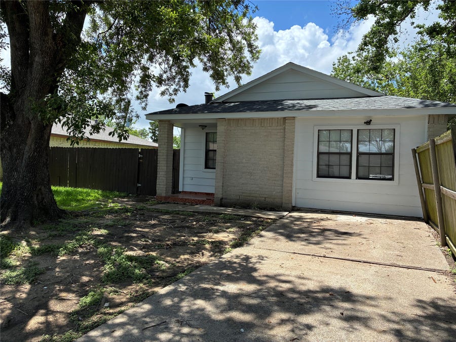 Property photo for 5315 Gayla Lane, Baytown, TX