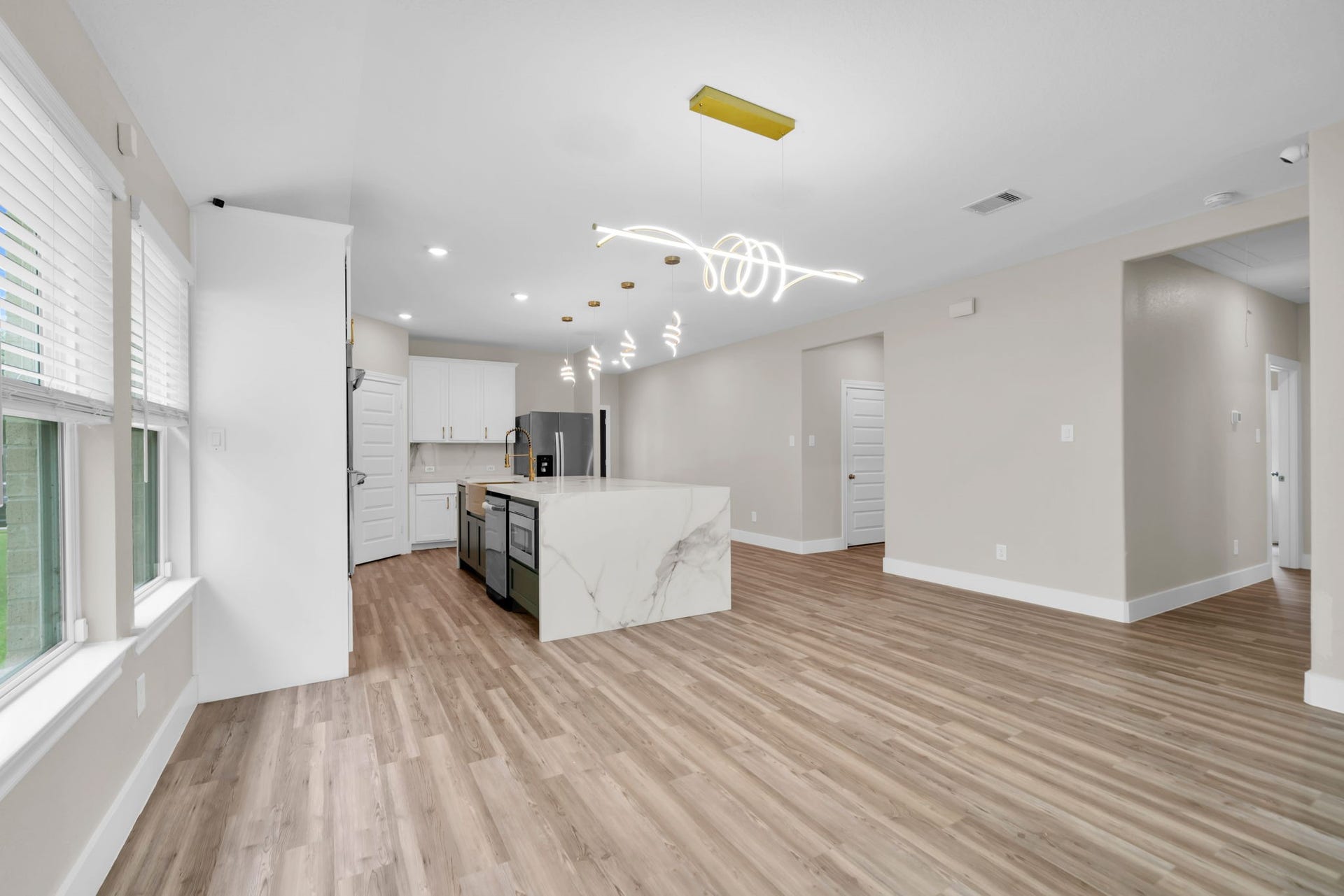 2082 Gadwall drive, Conroe, TX 77384 Living Room