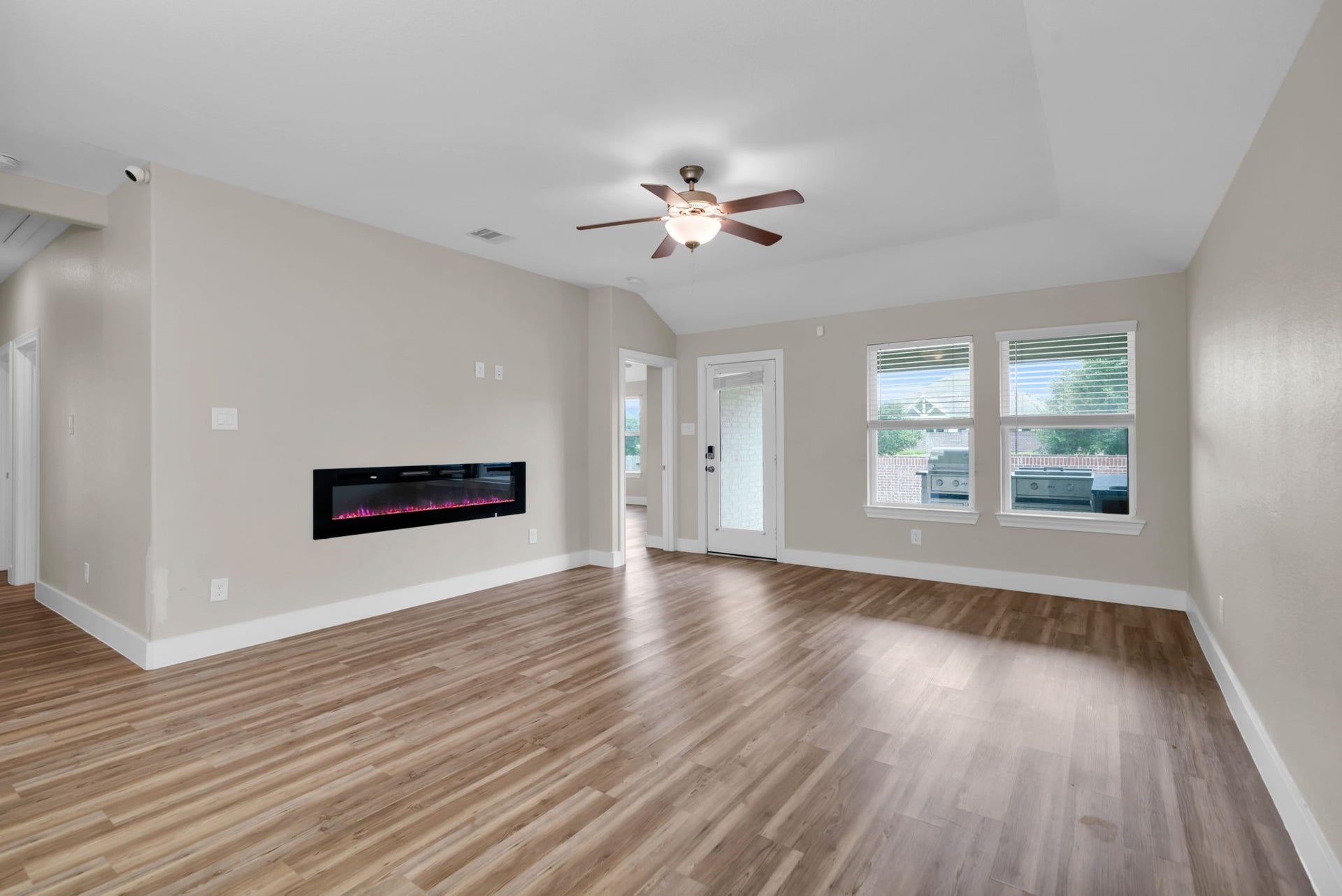 2082 Gadwall drive, Conroe, TX 77384 Living Room