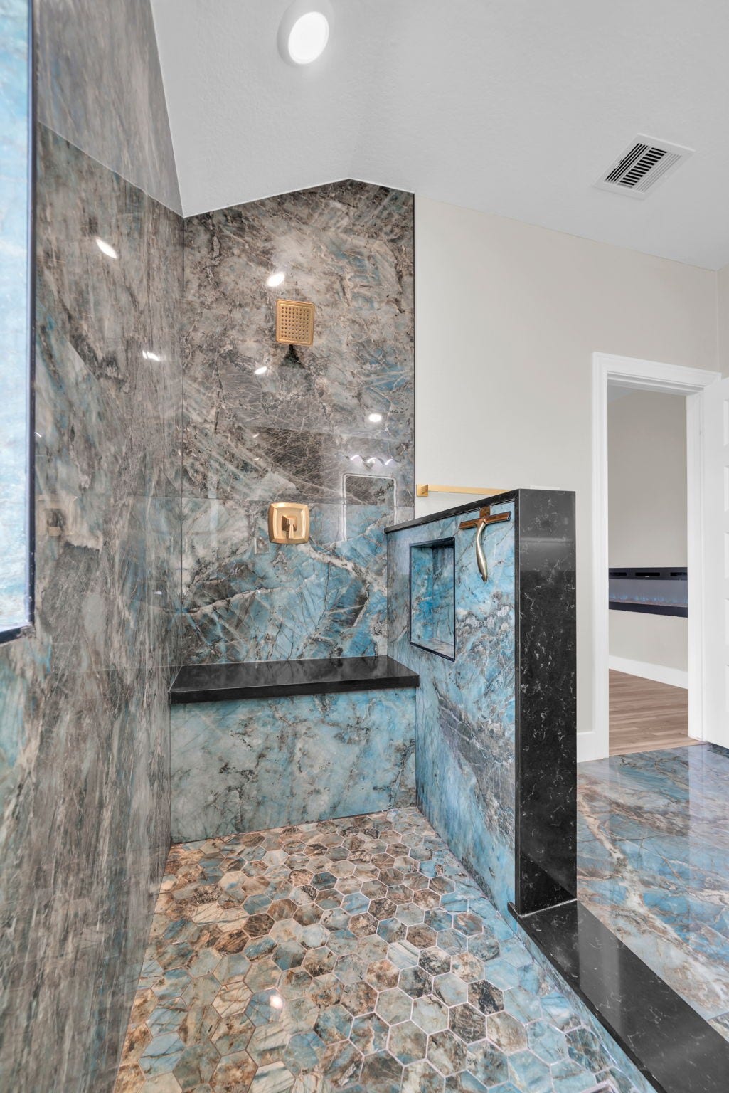 2082 Gadwall drive, Conroe, TX 77384 Primary Bath