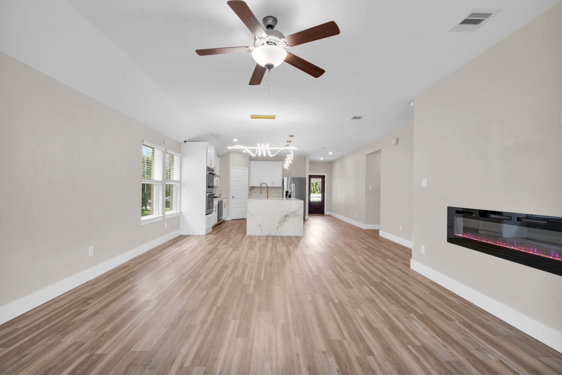 2082 Gadwall drive, Conroe, TX 77384 Living Room