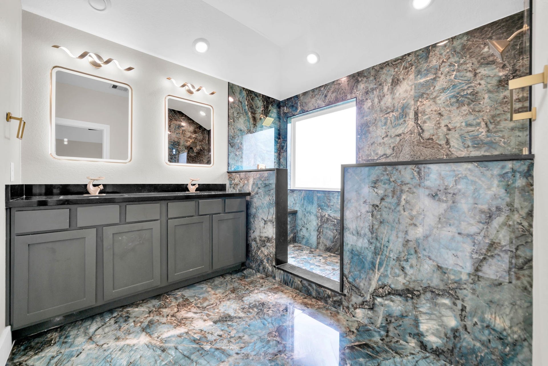 2082 Gadwall drive, Conroe, TX 77384 Primary Bath