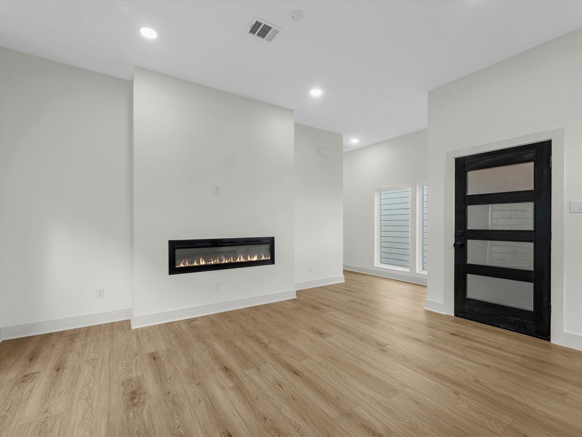 3307 Delhi Street, Houston, TX 77022 Unit 2: Living Room