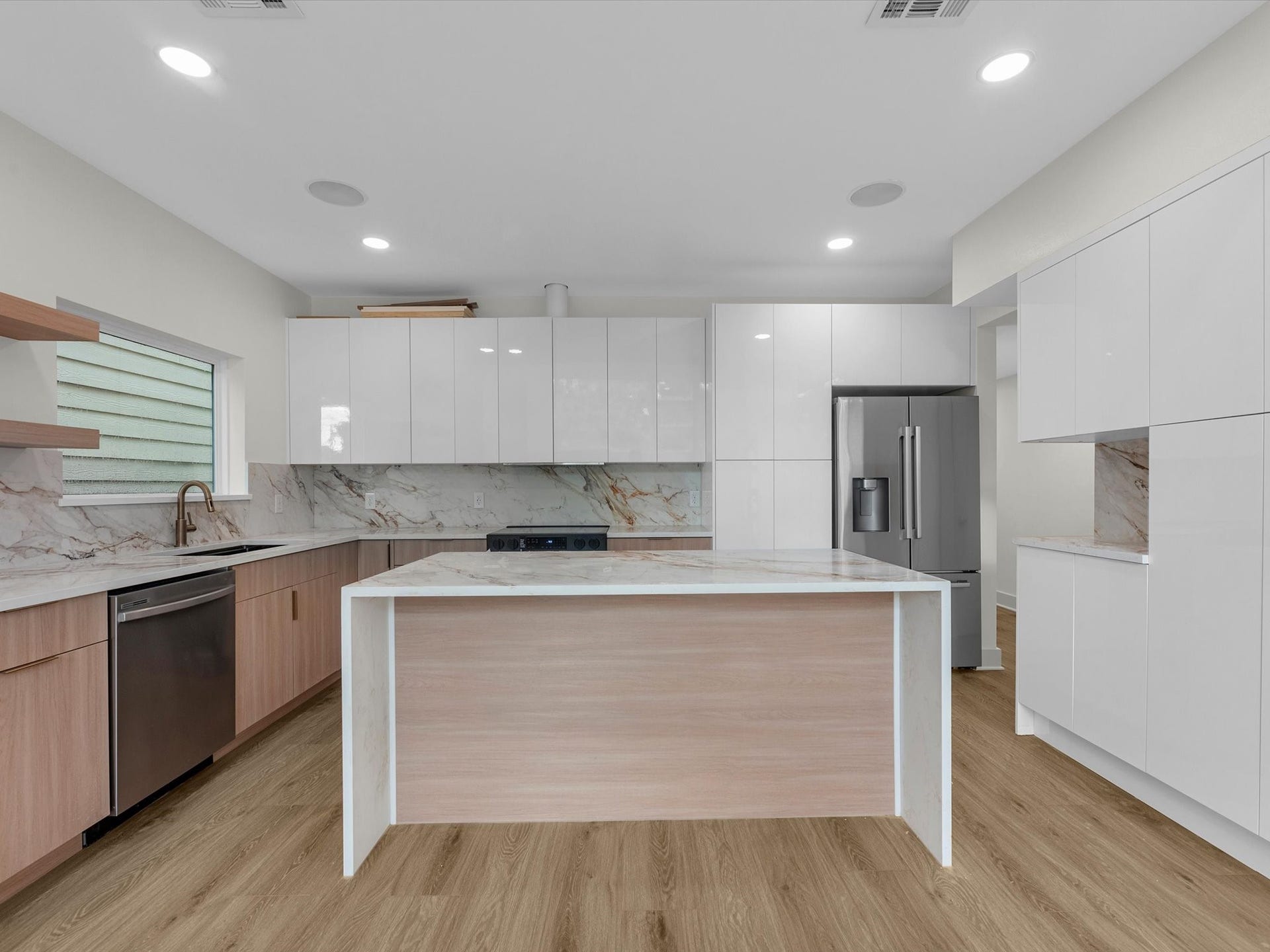3307 Delhi Street, Houston, TX 77022 Unit #1: Kitchen Island with waterfall counter