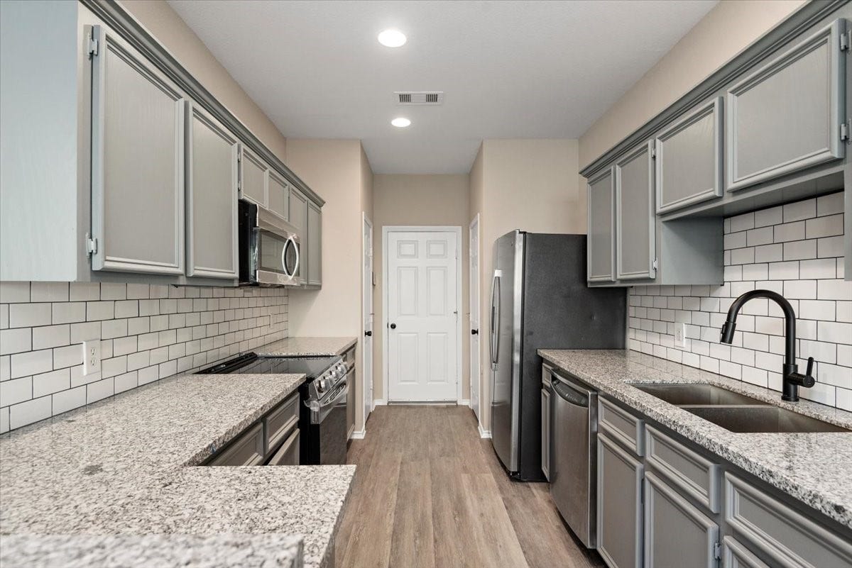 16555 Pentonshire Lane, Houston, TX 77090 16555 Pentonshire Lane, Houston, TX 77090