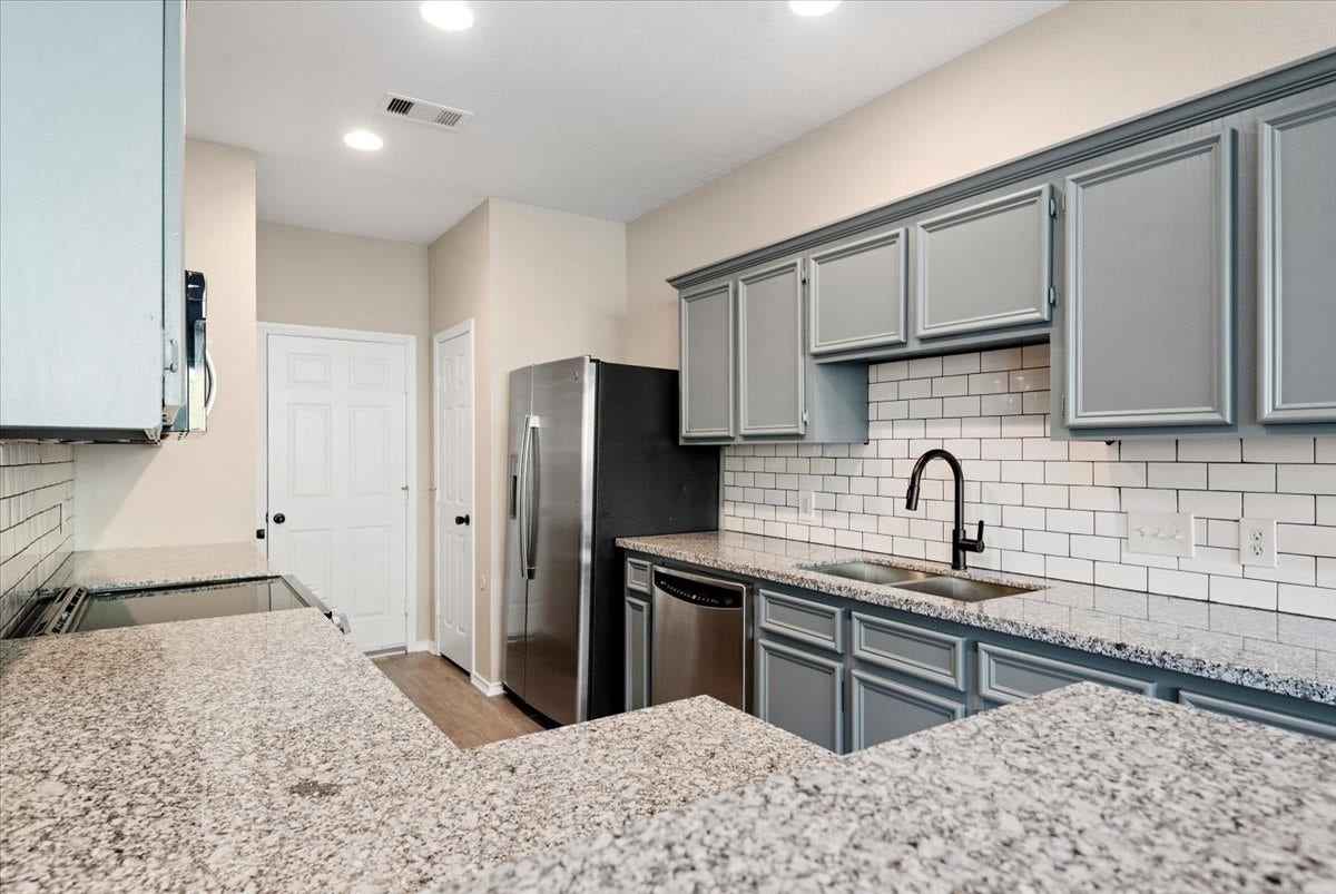 16555 Pentonshire Lane, Houston, TX 77090 16555 Pentonshire Lane, Houston, TX 77090