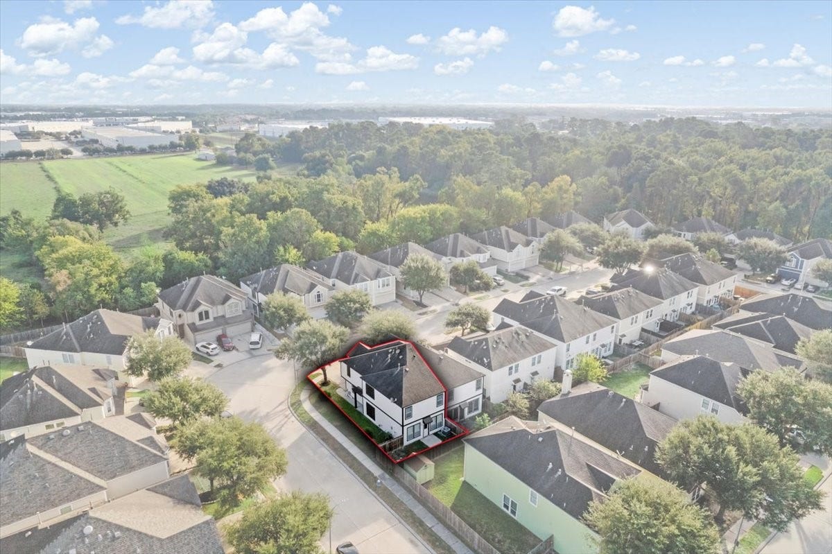 16555 Pentonshire Lane, Houston, TX 77090 16555 Pentonshire Lane, Houston, TX 77090