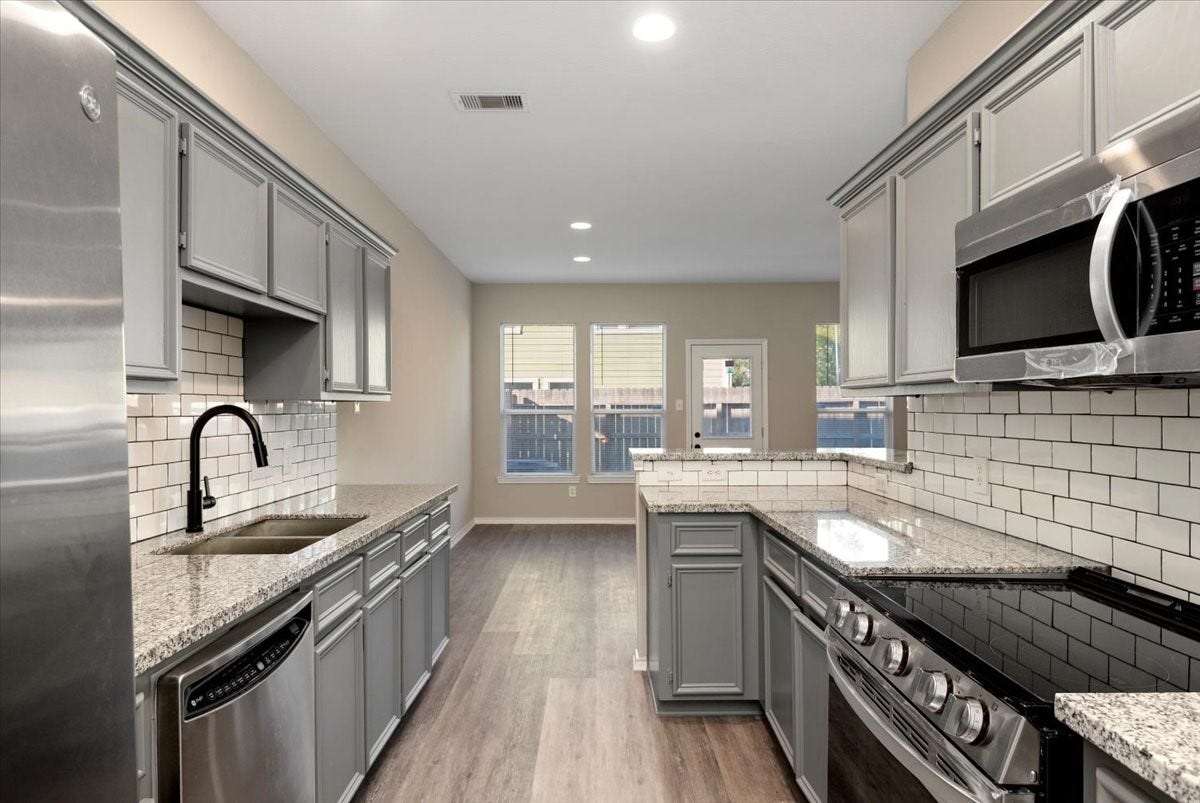 16555 Pentonshire Lane, Houston, TX 77090 16555 Pentonshire Lane, Houston, TX 77090