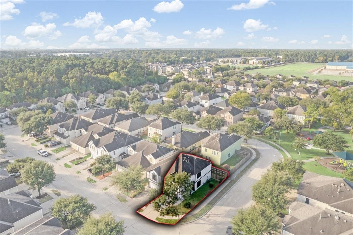 16555 Pentonshire Lane, Houston, TX 77090 16555 Pentonshire Lane, Houston, TX 77090