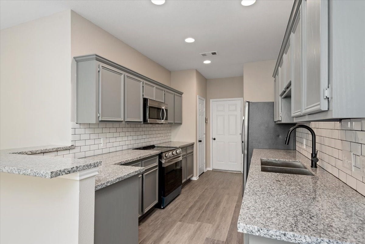16555 Pentonshire Lane, Houston, TX 77090 16555 Pentonshire Lane, Houston, TX 77090