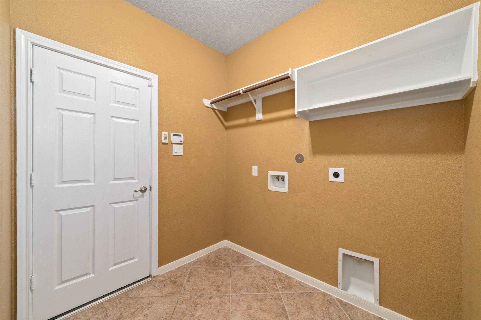 9722 Eagle Peak Court, Katy, TX 77494 Laundry