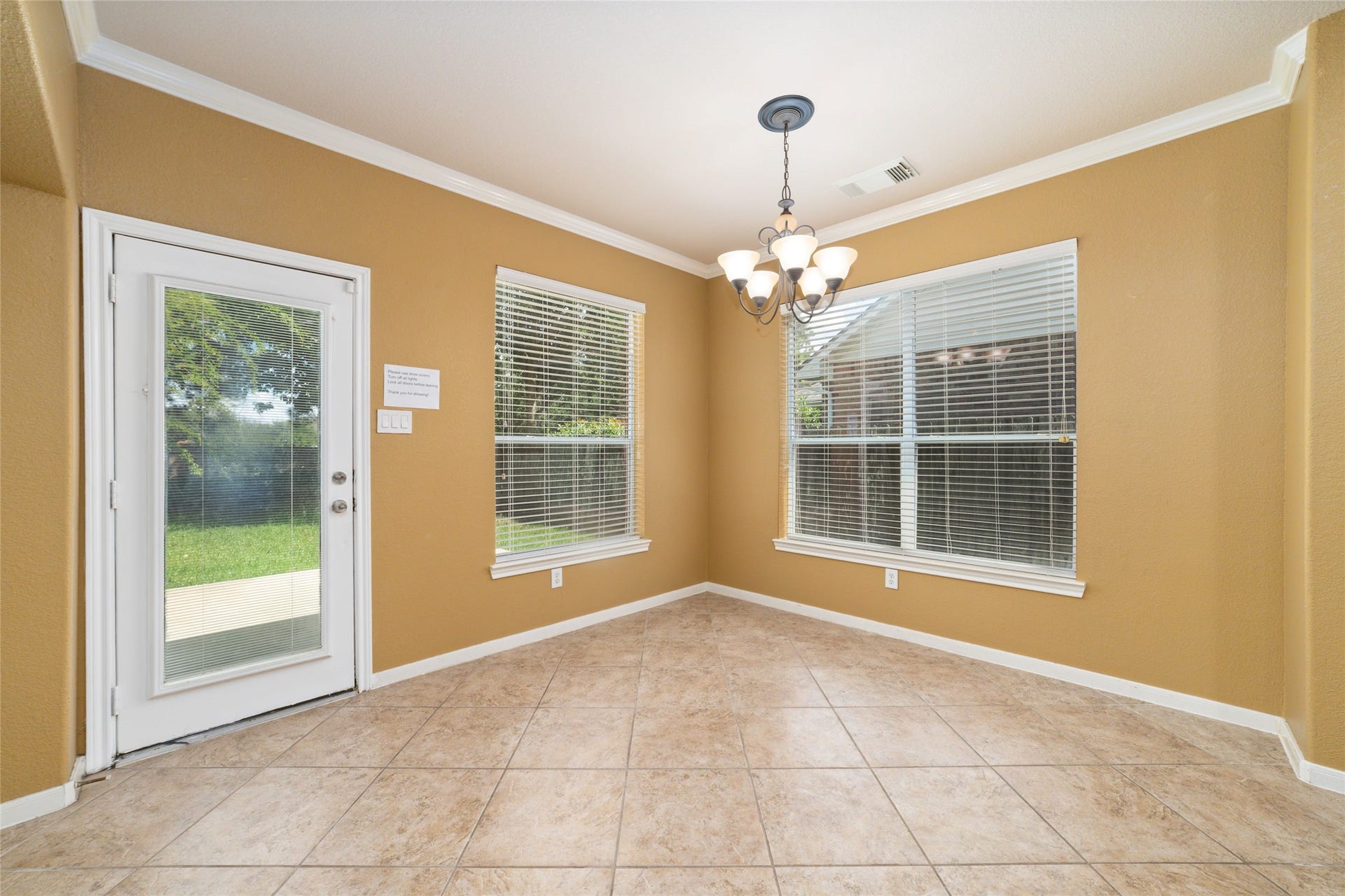 9722 Eagle Peak Court, Katy, TX 77494 breakfast area