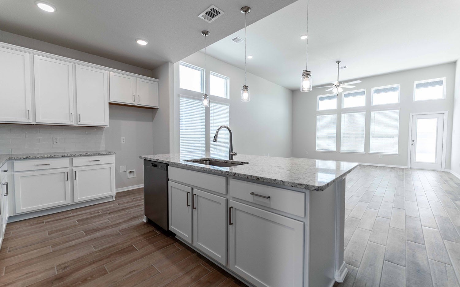 2822 Peridot Drive, Rosharon, TX 77583 2822 Peridot Drive, Rosharon, TX 77583