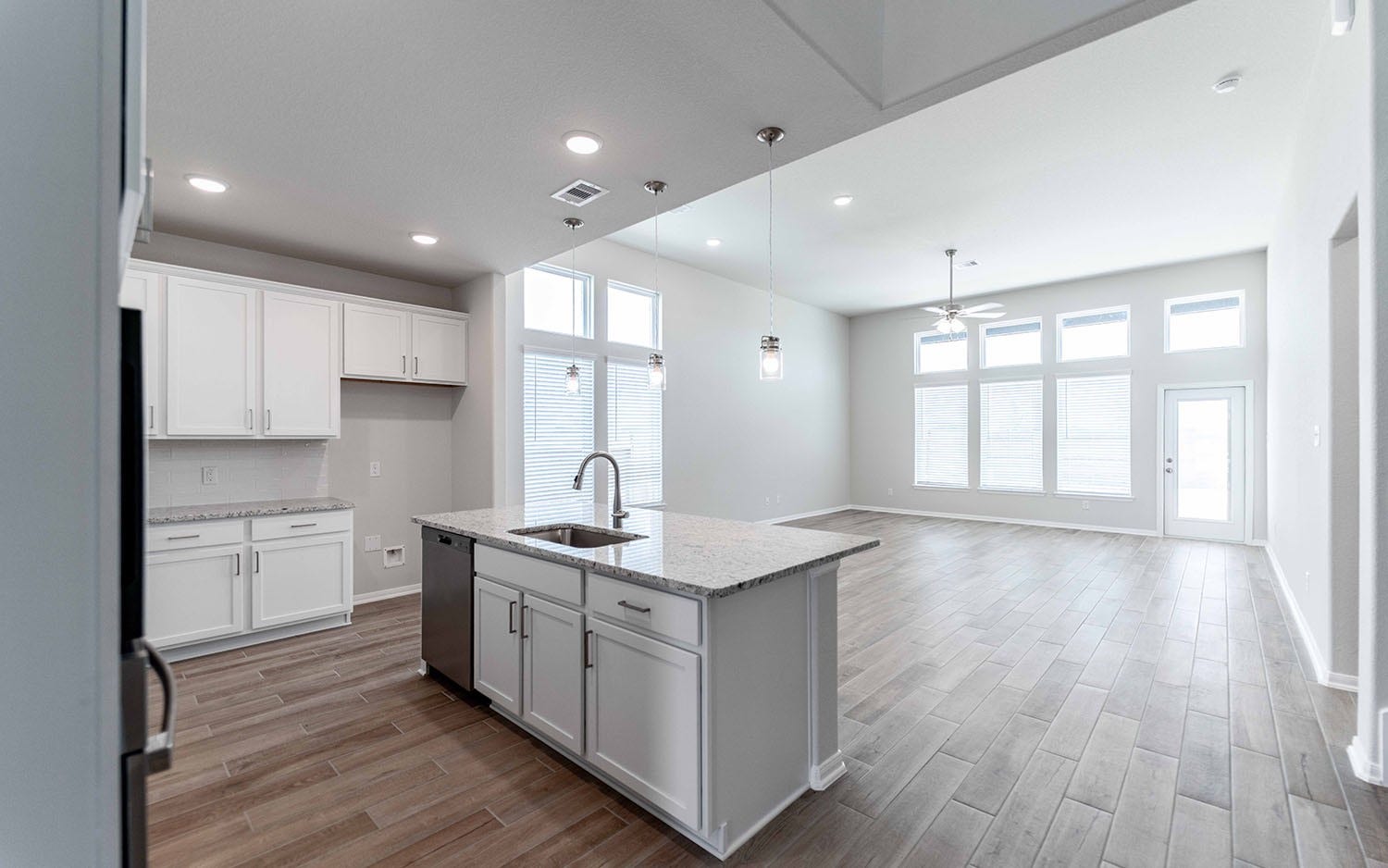 2822 Peridot Drive, Rosharon, TX 77583 2822 Peridot Drive, Rosharon, TX 77583