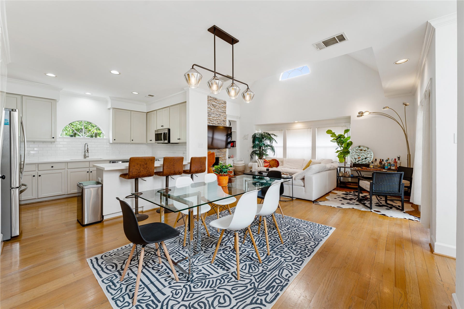 2409 Ralph Street, #B, Houston, TX 77006 2409 Ralph Street, #B, Houston, TX 77006