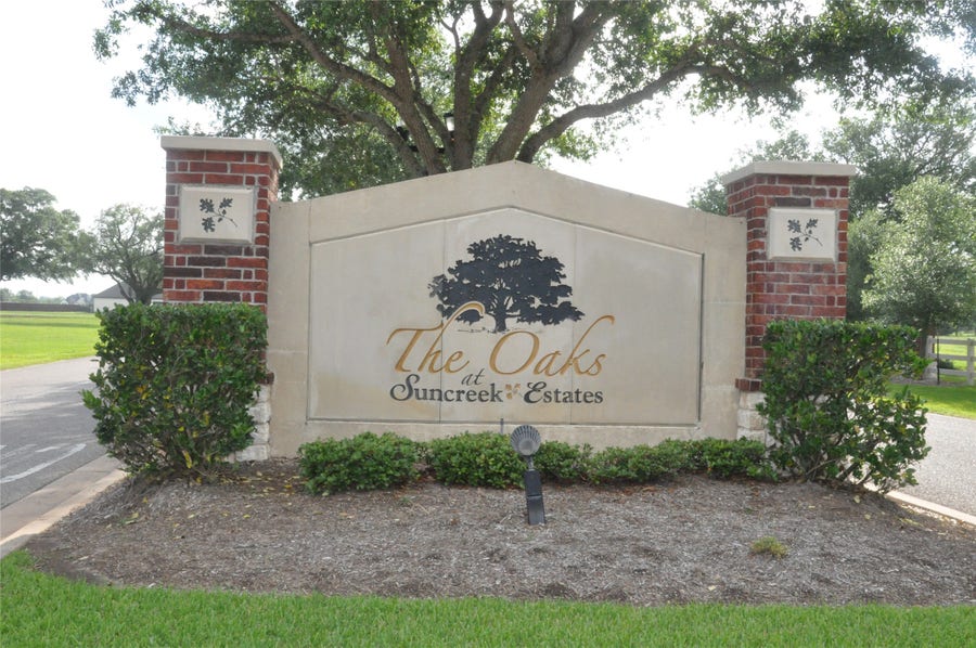 Property photo for 1414 Lakeland Circle, Rosharon, TX