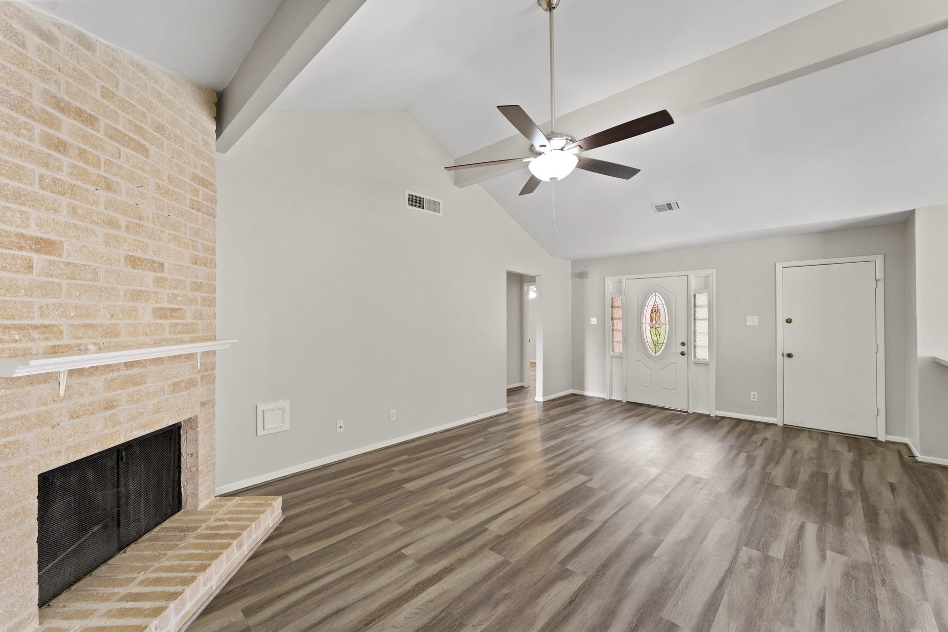 3926 Mill Rock Circle, Sugar Land, TX 77479 As soon as you walk in you are greeted with this gorgeous living room. Featuring beautiful wood look floors, high ceilings with a ceiling fan and a cozy fireplace!