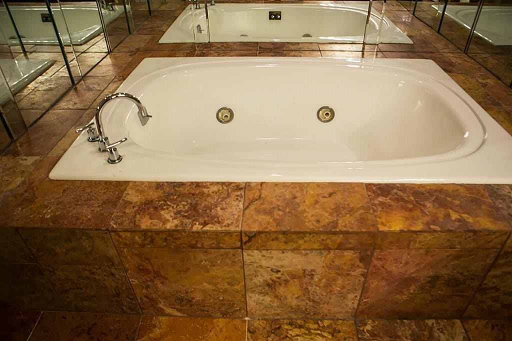 Jacuzzi tub inside master bathroom