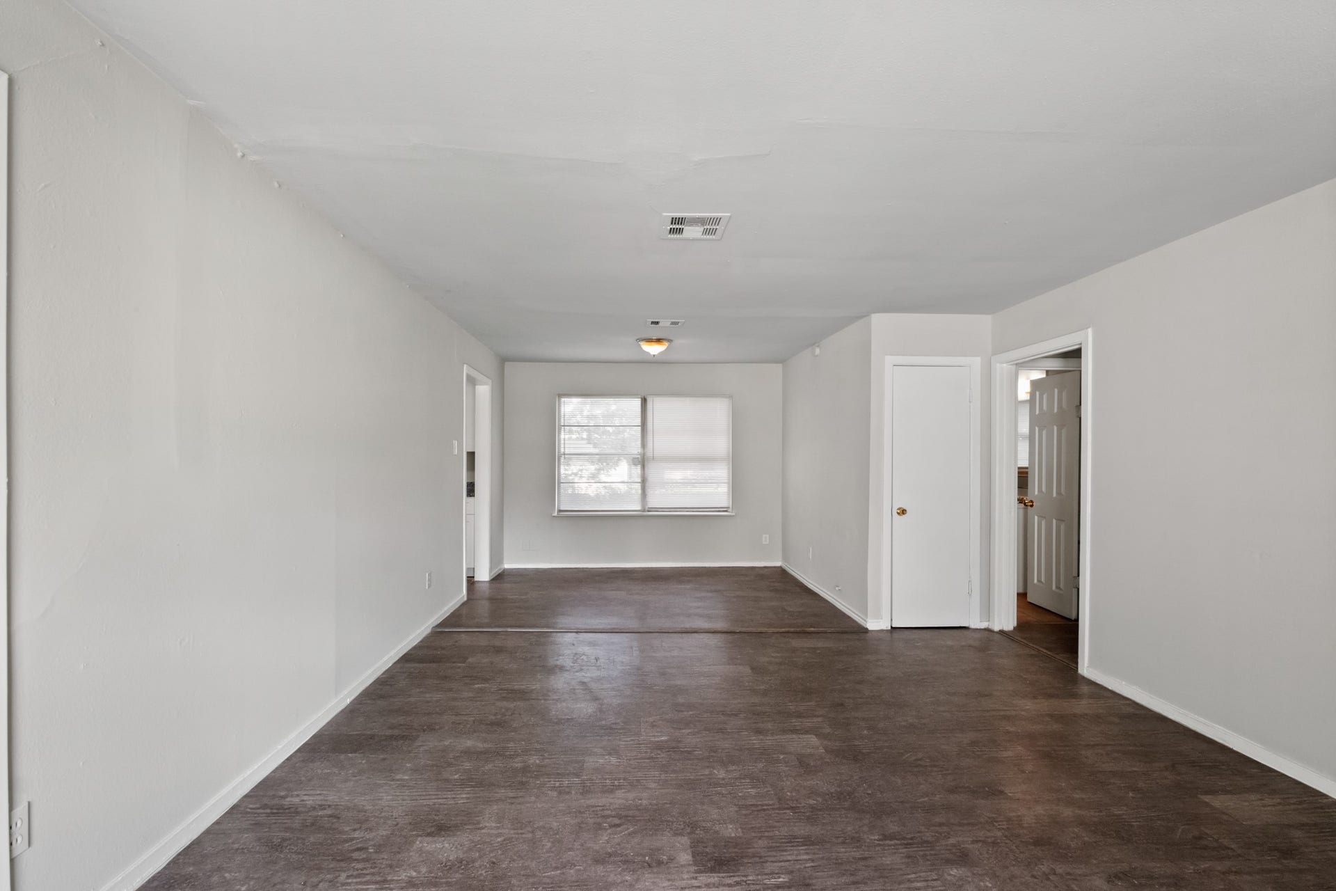 6107 Willow Glen Drive, Houston, TX 77033 6107 Willow Glen Drive, Houston, TX 77033