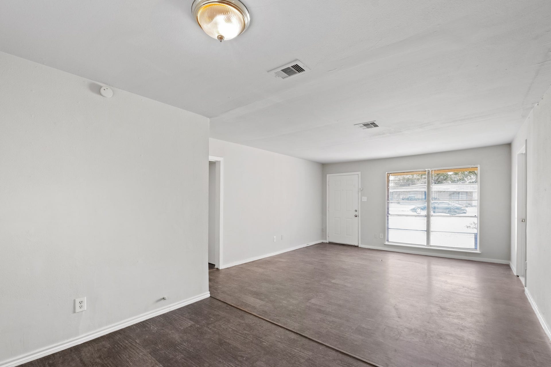 6107 Willow Glen Drive, Houston, TX 77033 6107 Willow Glen Drive, Houston, TX 77033