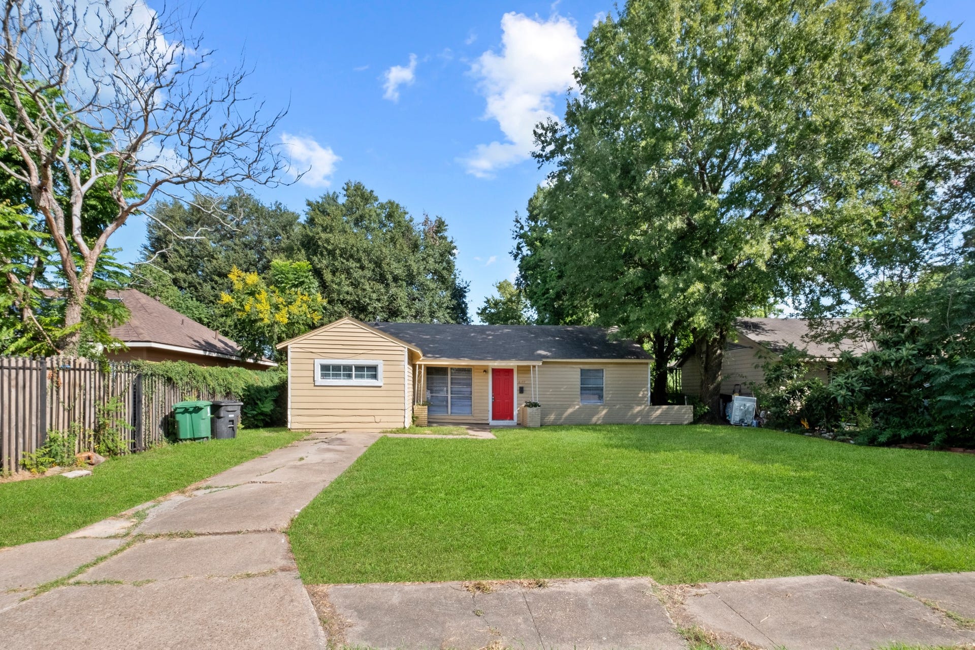 6107 Willow Glen Drive, Houston, TX 77033 6107 Willow Glen Drive, Houston, TX 77033