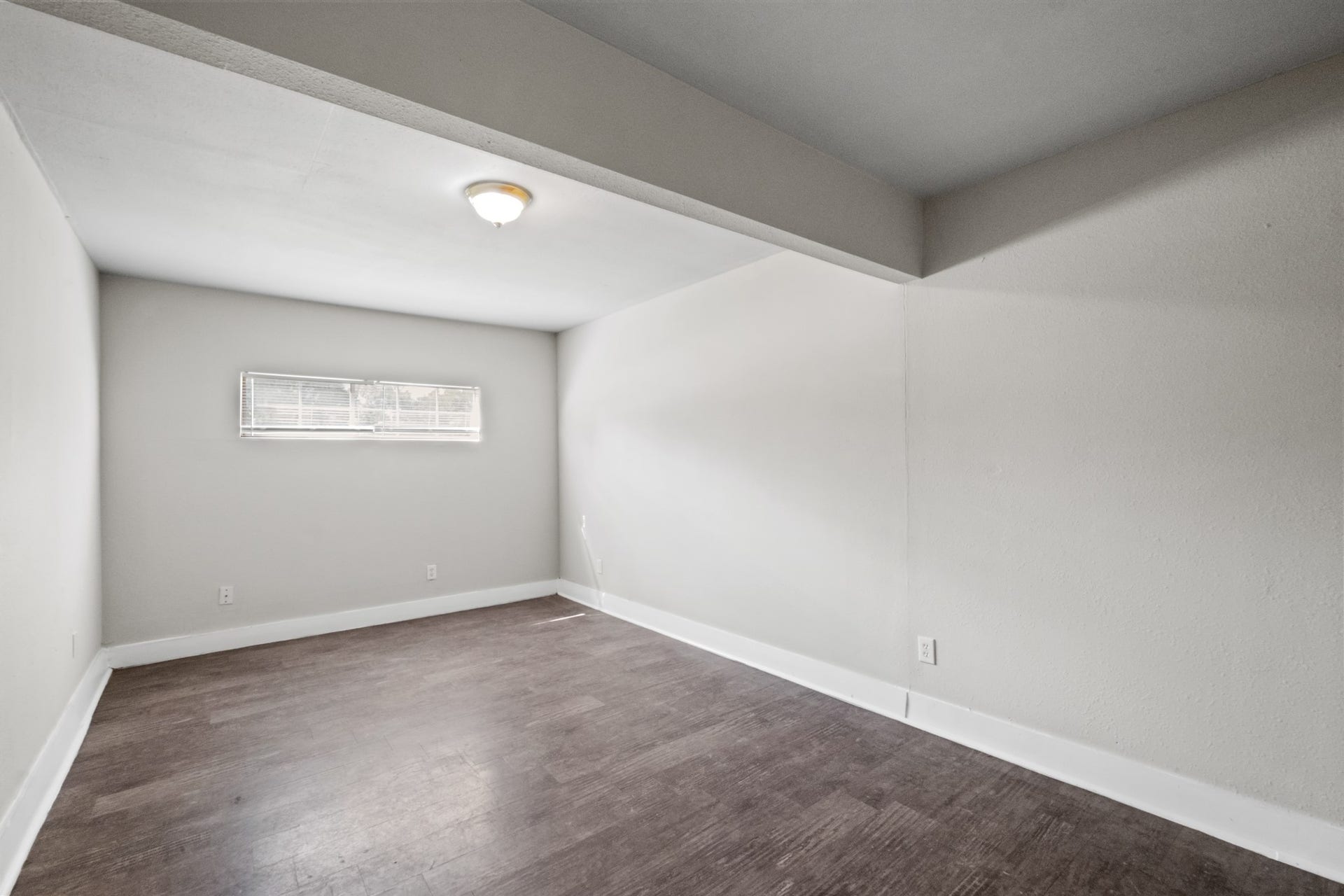 6107 Willow Glen Drive, Houston, TX 77033 6107 Willow Glen Drive, Houston, TX 77033