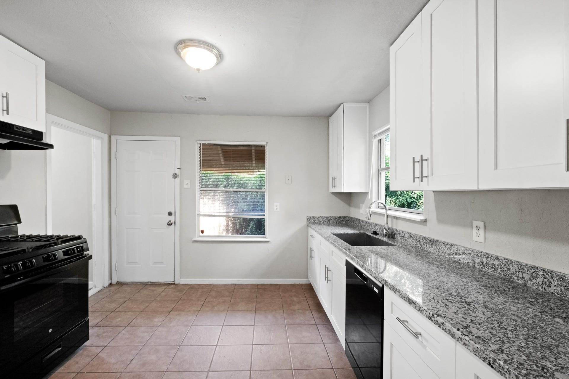 6107 Willow Glen Drive, Houston, TX 77033 6107 Willow Glen Drive, Houston, TX 77033