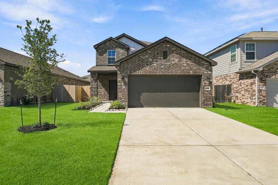 Property photo for 308 Amy Street, Angleton, TX