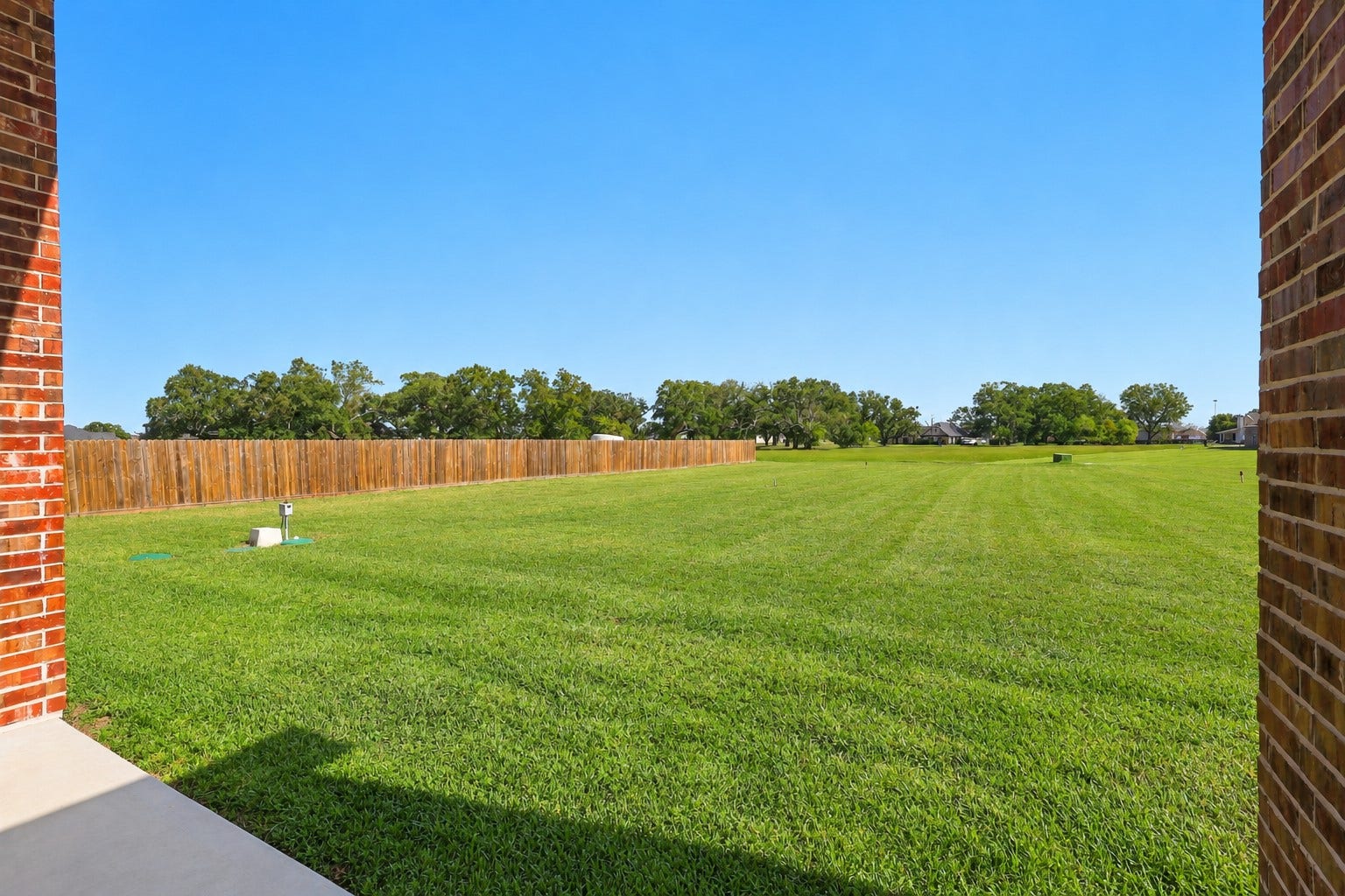 1051 Lakeland Circle, Rosharon, TX 77583 NOW THAT'S WHAT I CALL A YARD! Imagine the ENDLESS POSSIBILITIES with all this INCREDIBLE SPACE! Grow that ORGANIC GARDEN you've always dreamed of, create your own backyard paradise, or perhaps BUILD THAT DREAM WORKSHOP for your favorite hobbies! Enjoy the FREEDOM OF COUNTRY-STYLE LIVING with room to spread out! NO CROWDED, COOKIE-CUTTER LOTS HERE! Beautiful custom homes are thoughtfully spaced throughout the community, offering a wonderful sense of openness & privacy! YOUR OWN ONE-ACRE PARADISE AWAITS!
