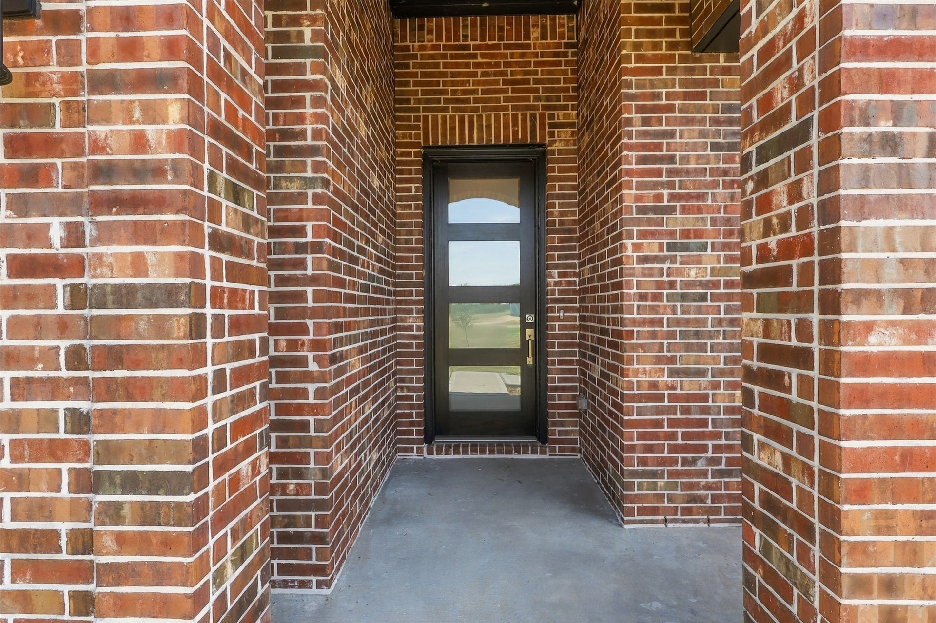 1051 Lakeland Circle, Rosharon, TX 77583 WHAT A GRAND & WELCOMING ENTRANCE! Prepare to be IMPRESSED from the moment you arrive! This BEAUTIFUL COVERED ENTRY showcases a DRAMATIC TALL CUSTOM FRONT DOOR, creating a striking first impression and inviting you into a home filled with STYLE, CHARM & ELEGANCE! Imagine opening that door and stepping into the home you've always dreamed of! LOW PROPERTY TAX RATE, NO FLOODING REPORTED DURING ANY STORMS & SO MUCH MORE!