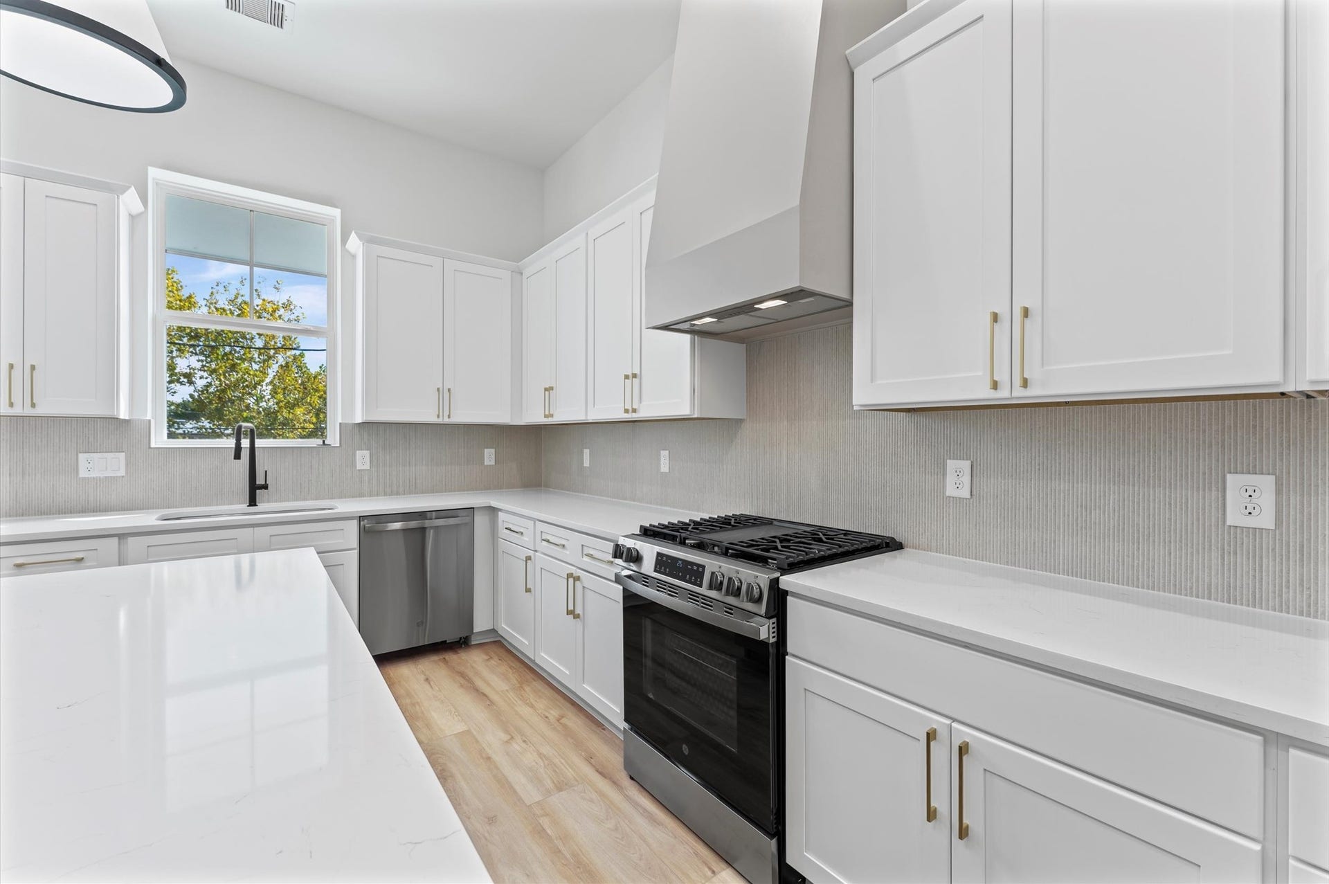 4129 De George Street, Houston, TX 77009 4129 De George Street, Houston, TX 77009