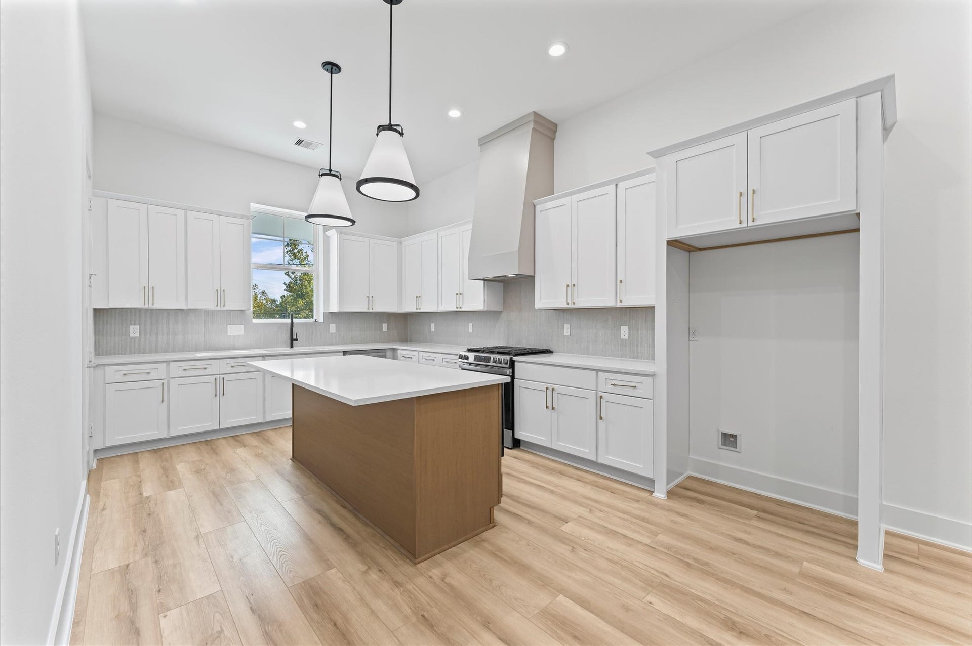 4129 De George Street, Houston, TX 77009 Kitchen