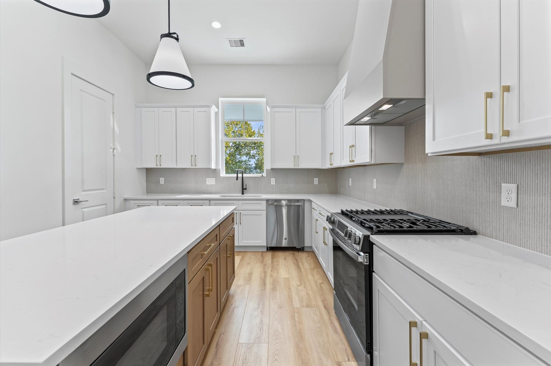 4129 De George Street, Houston, TX 77009 4129 De George Street, Houston, TX 77009