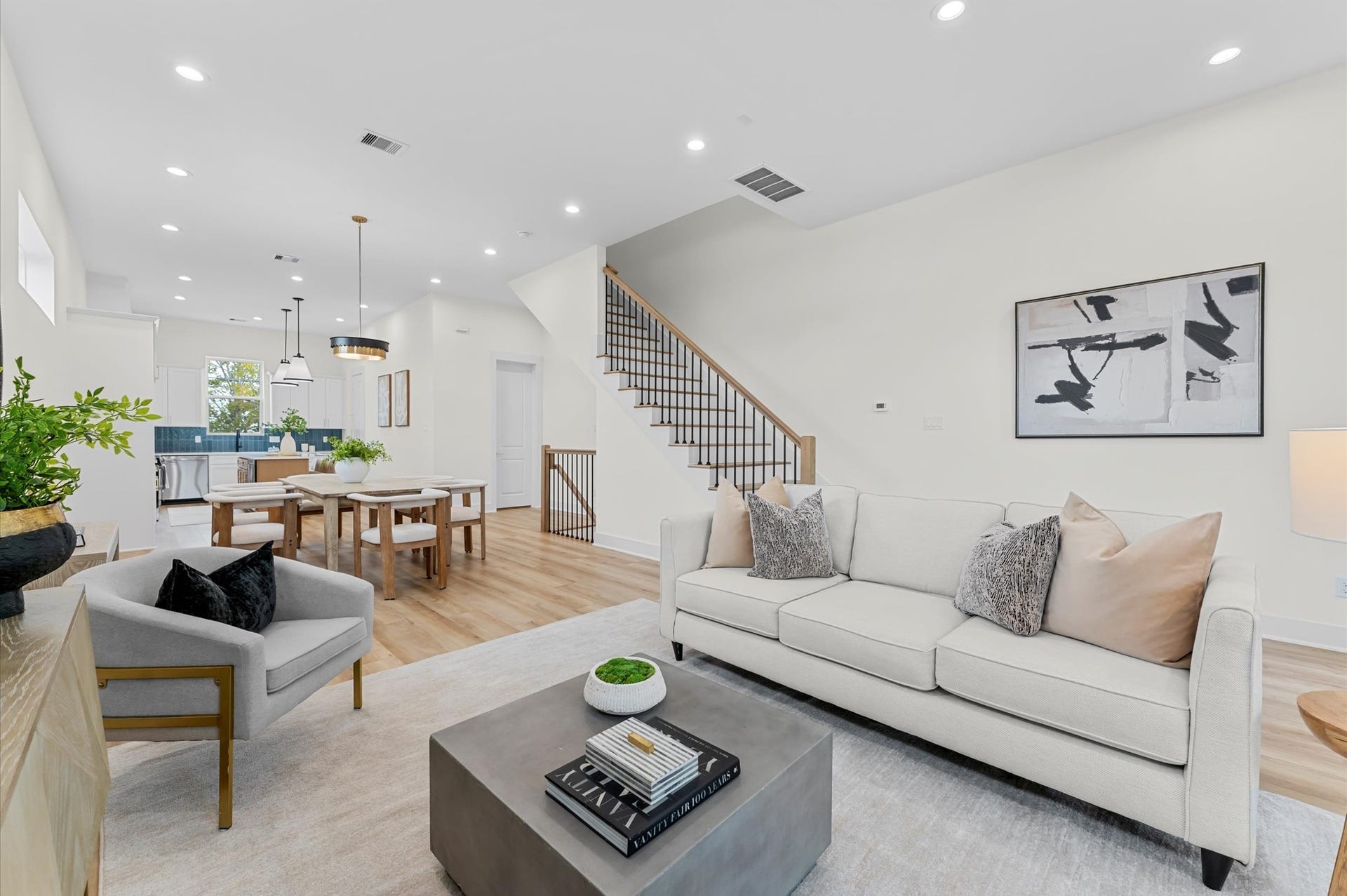 4129 De George Street, Houston, TX 77009 Living Room
