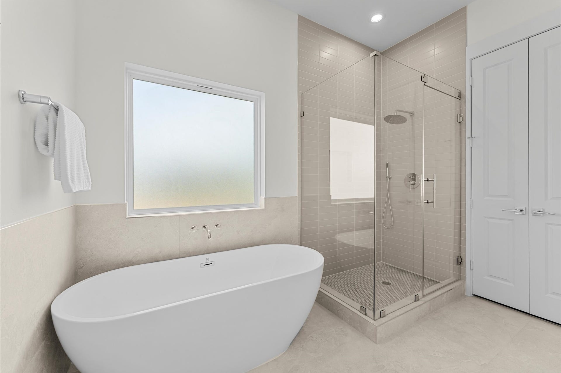 4129 De George Street, Houston, TX 77009 Primary Bathroom