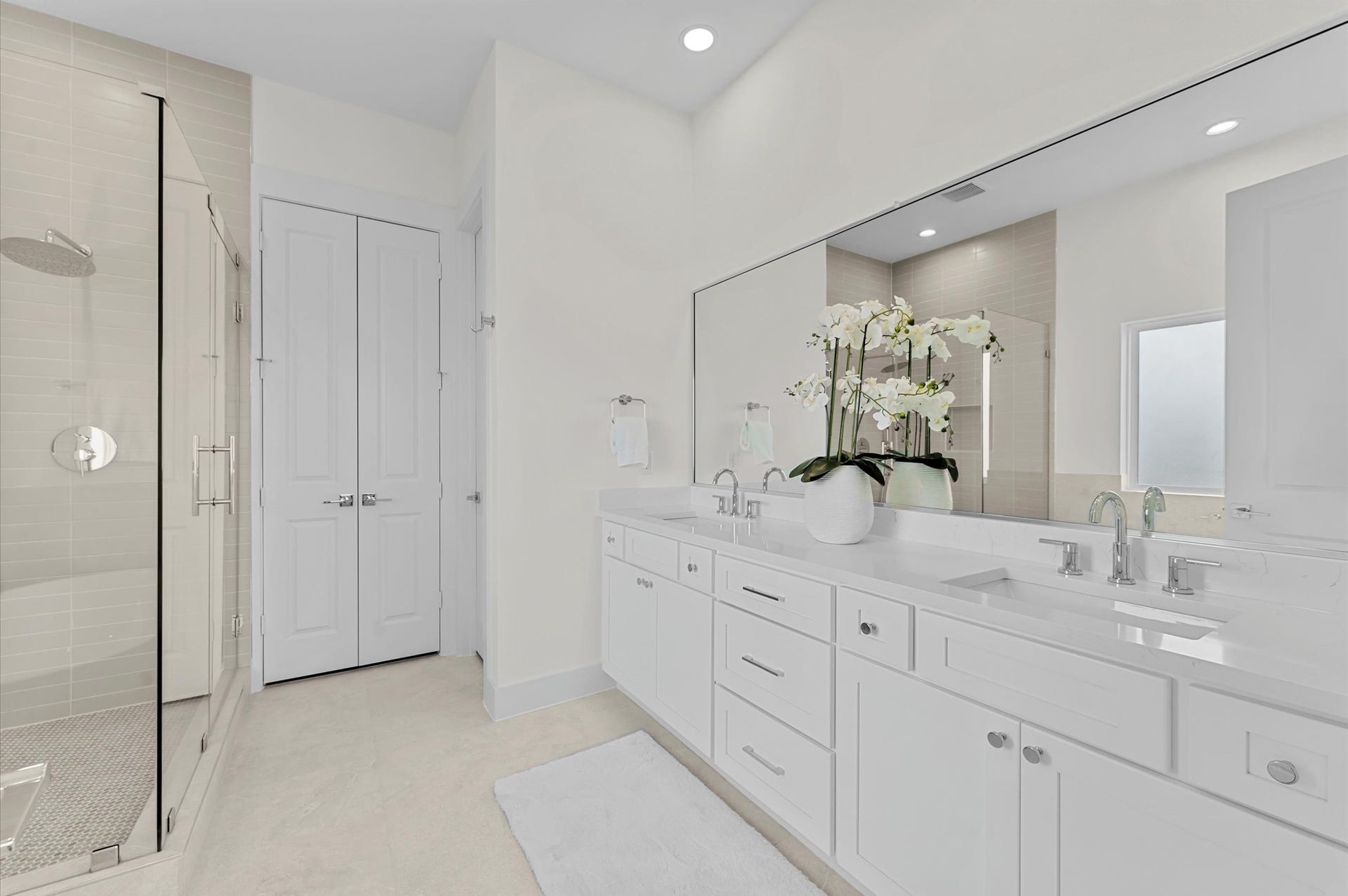 4129 De George Street, Houston, TX 77009 Primary Bathroom