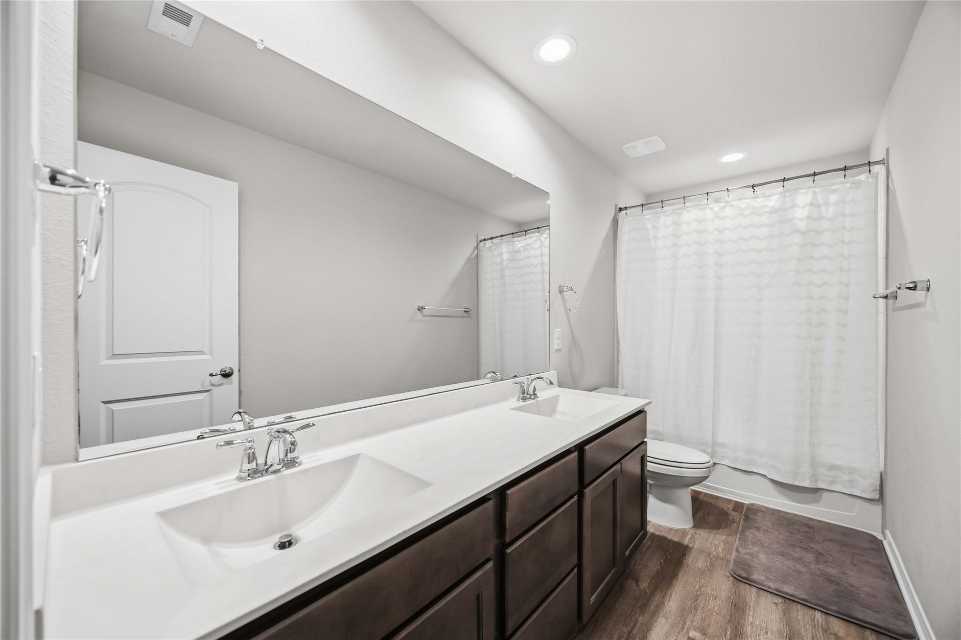 488 Westlake Landing, Conroe, TX 77304 Double Vanity in the secondary bathroom upstairs.